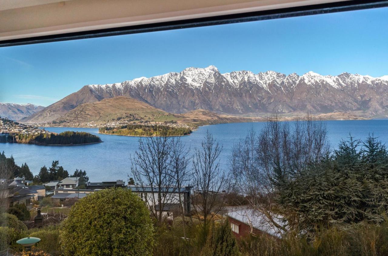 Stunning Lakeview And Mountain Family Retreat Holiday home Queenstown