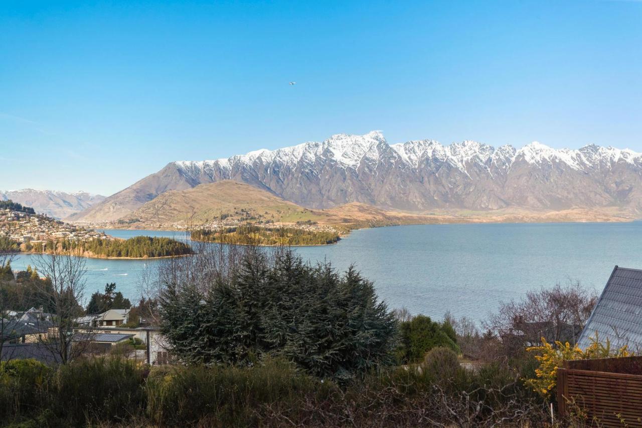 Stunning Lakeview And Mountain Family Retreat Holiday home Queenstown