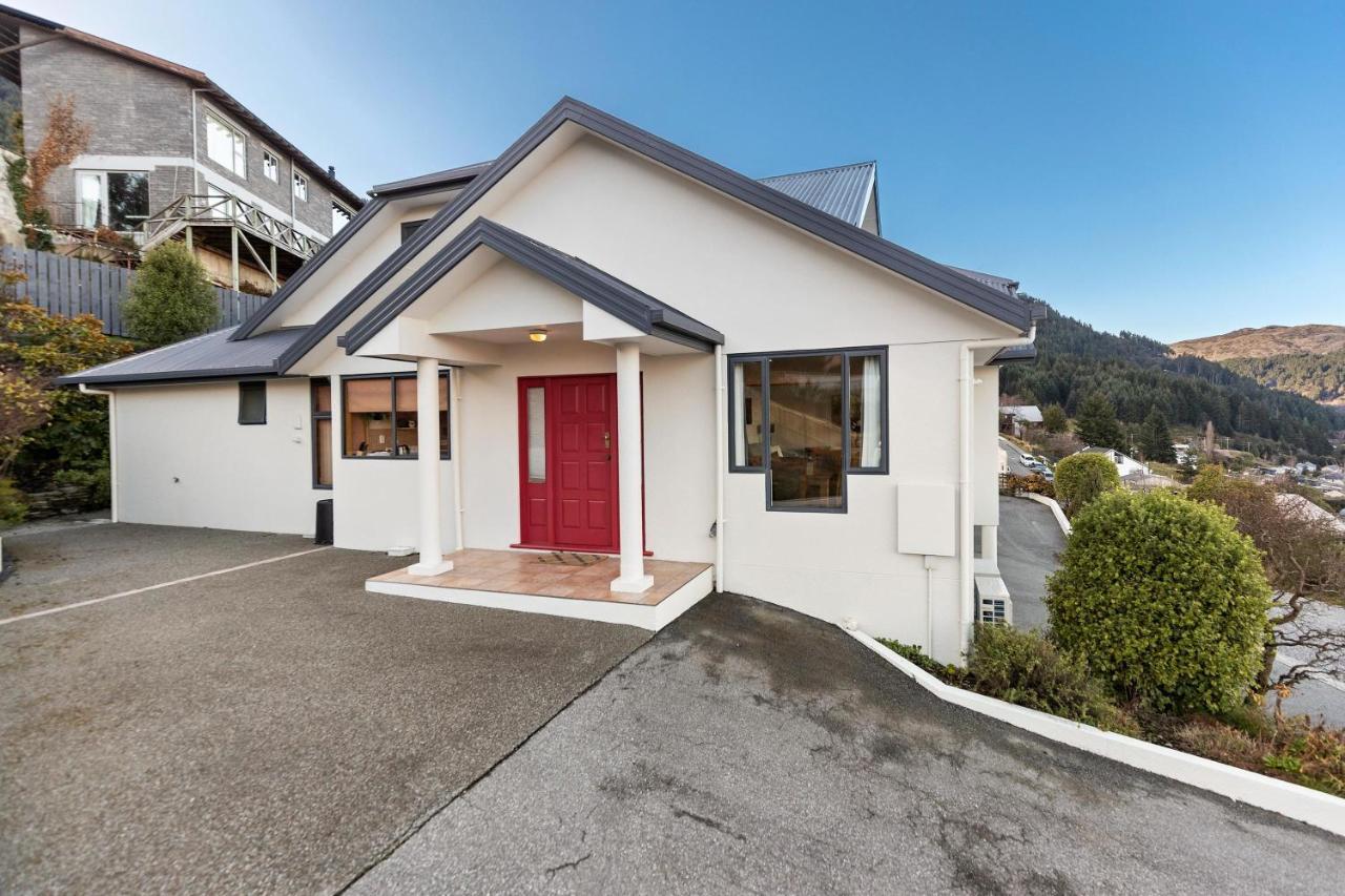 Stunning Lakeview And Mountain Family Retreat Holiday home Queenstown