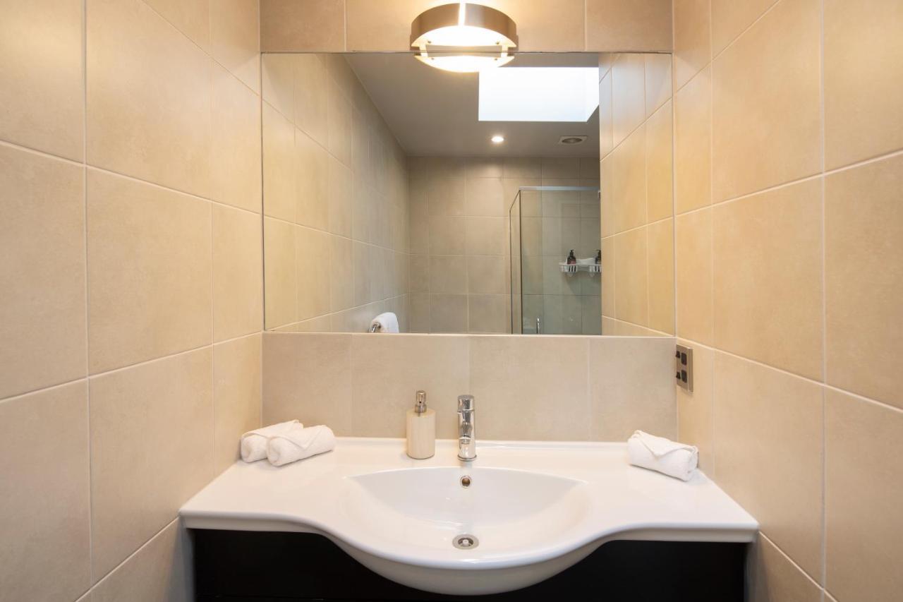 Remarkable Apt Location Views Garage *