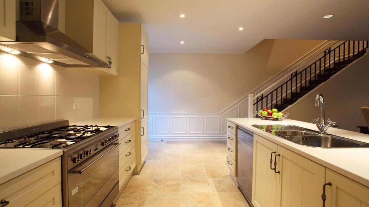 Manuka Apt Walk To Town Access Gas Fire Apartment