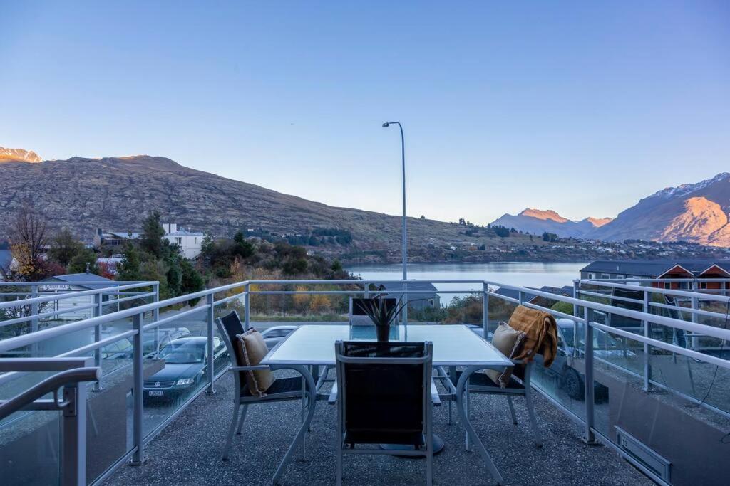 Remarkable Apt Location Views Garage *