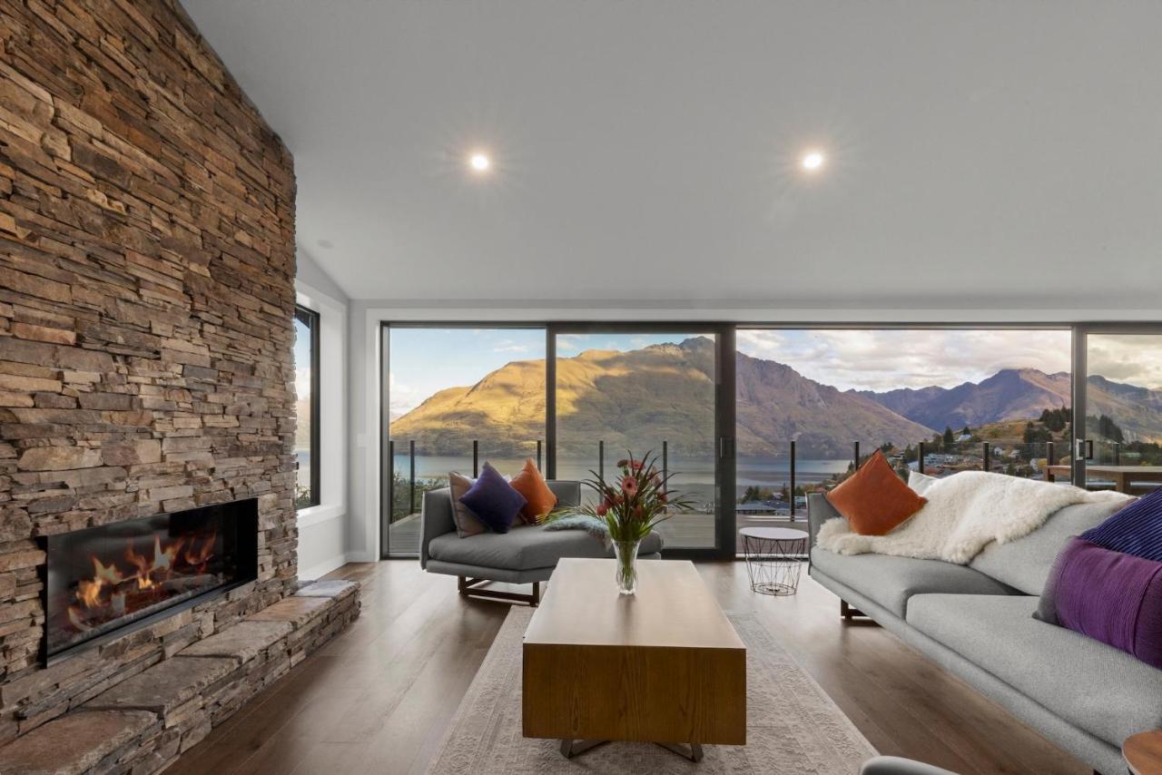 Villa Rivendell, Luxury Cliff Top Home, - Spa & Sauna Queenstown