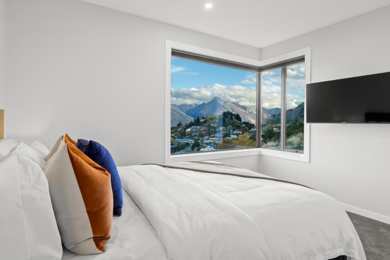 Rivendell, Luxury Cliff Top Home, - Spa & Sauna Queenstown