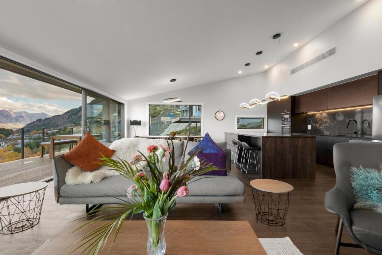 Rivendell, Luxury Cliff Top Home, - Spa & Sauna * Queenstown