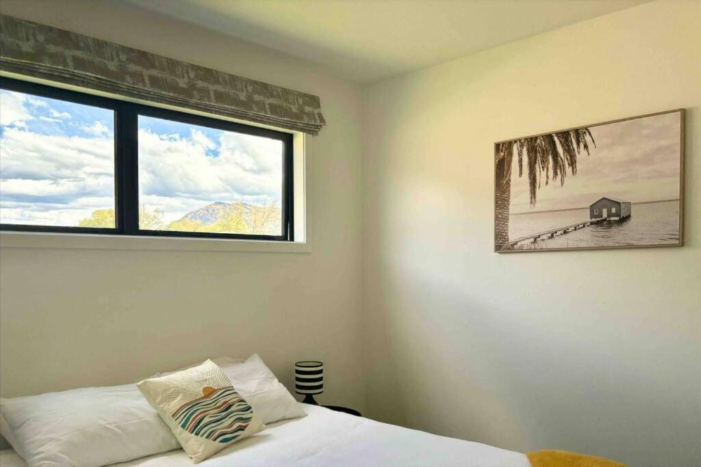 Holiday home Chic Mountain-view 2br In
