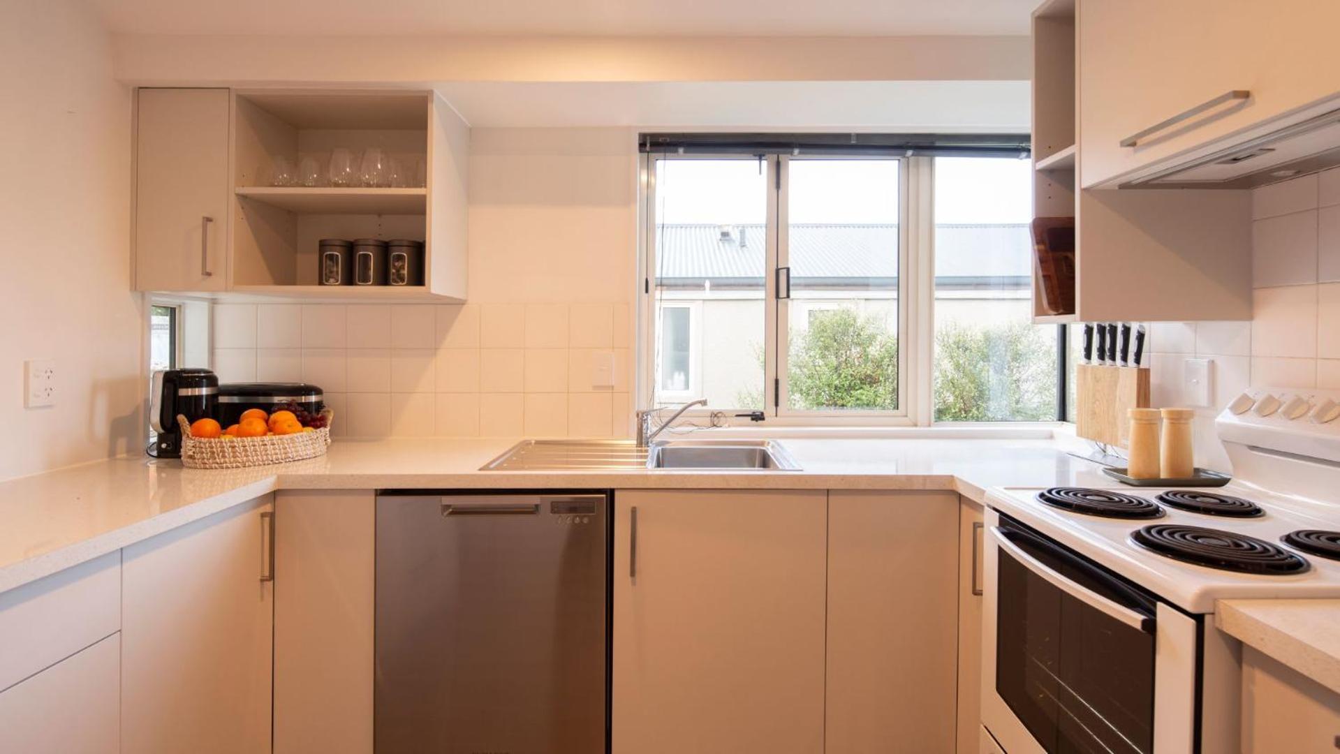 Holiday home Ruru Retreat- Free Parking- Hot Tub- Walk To Town *
