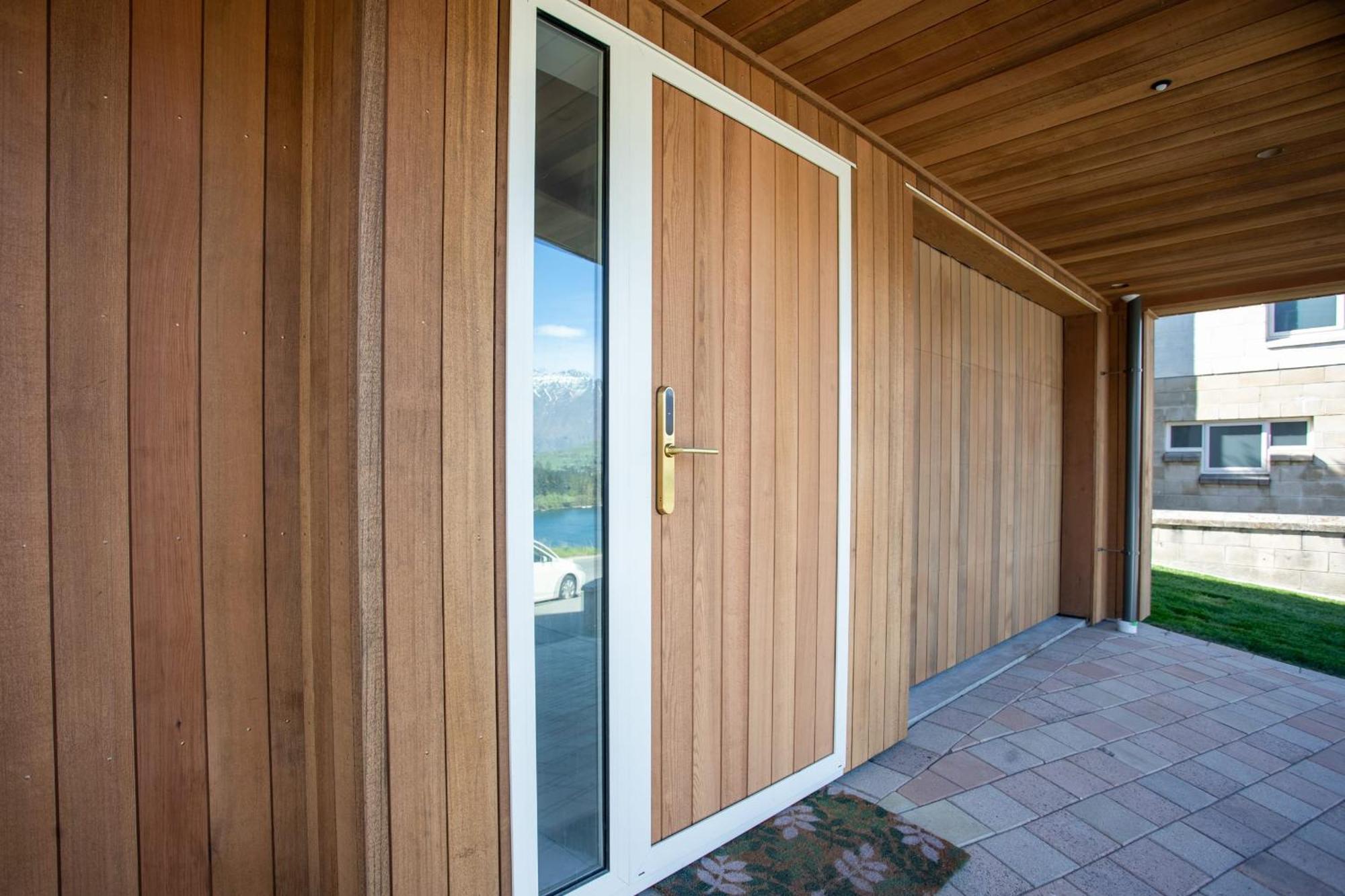 Ruru Retreat- Free Parking- Hot Tub- Walk To Town Holiday home Queenstown