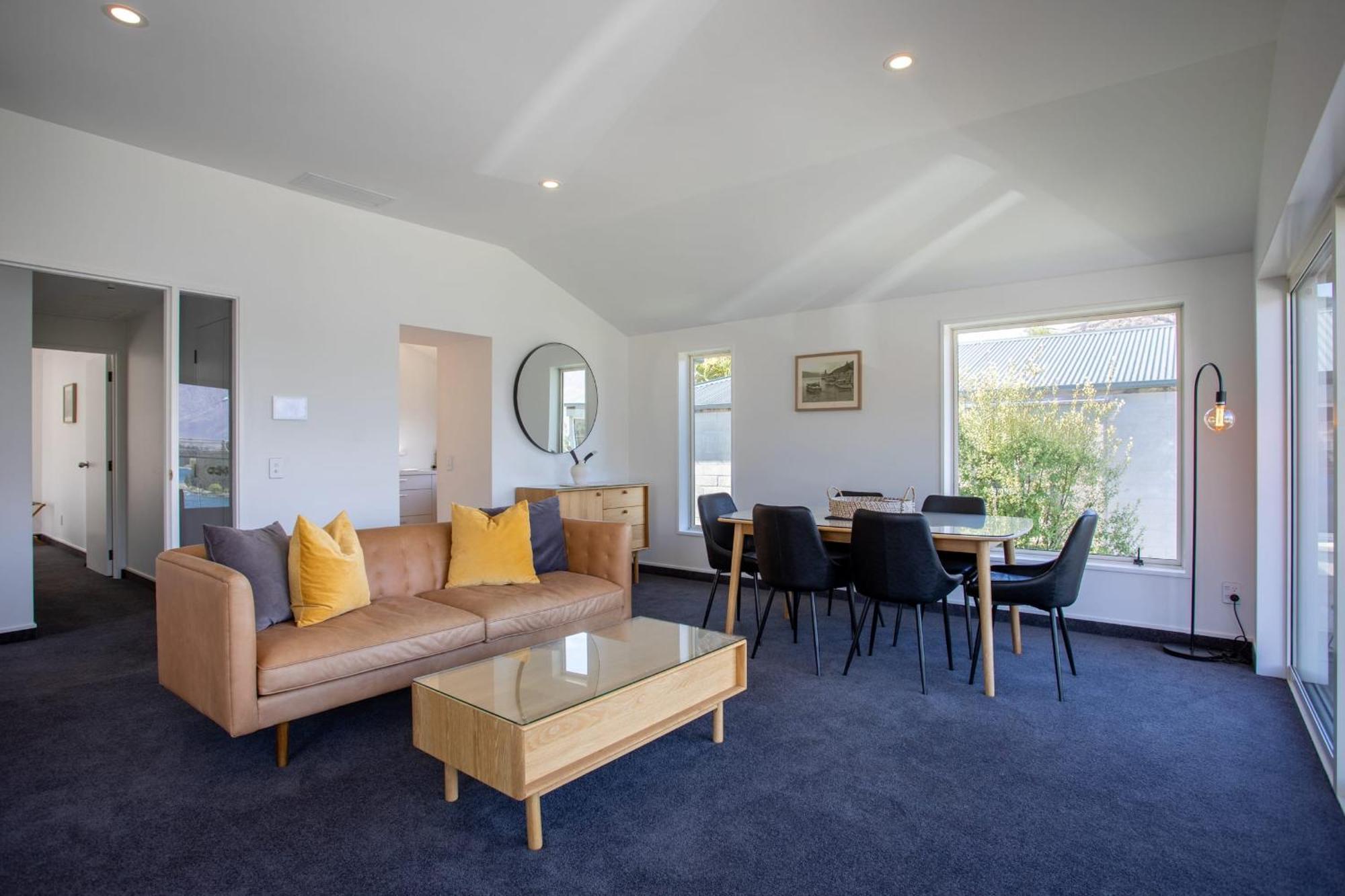 Ruru Retreat- Free Parking- Hot Tub- Walk To Town Holiday home Queenstown