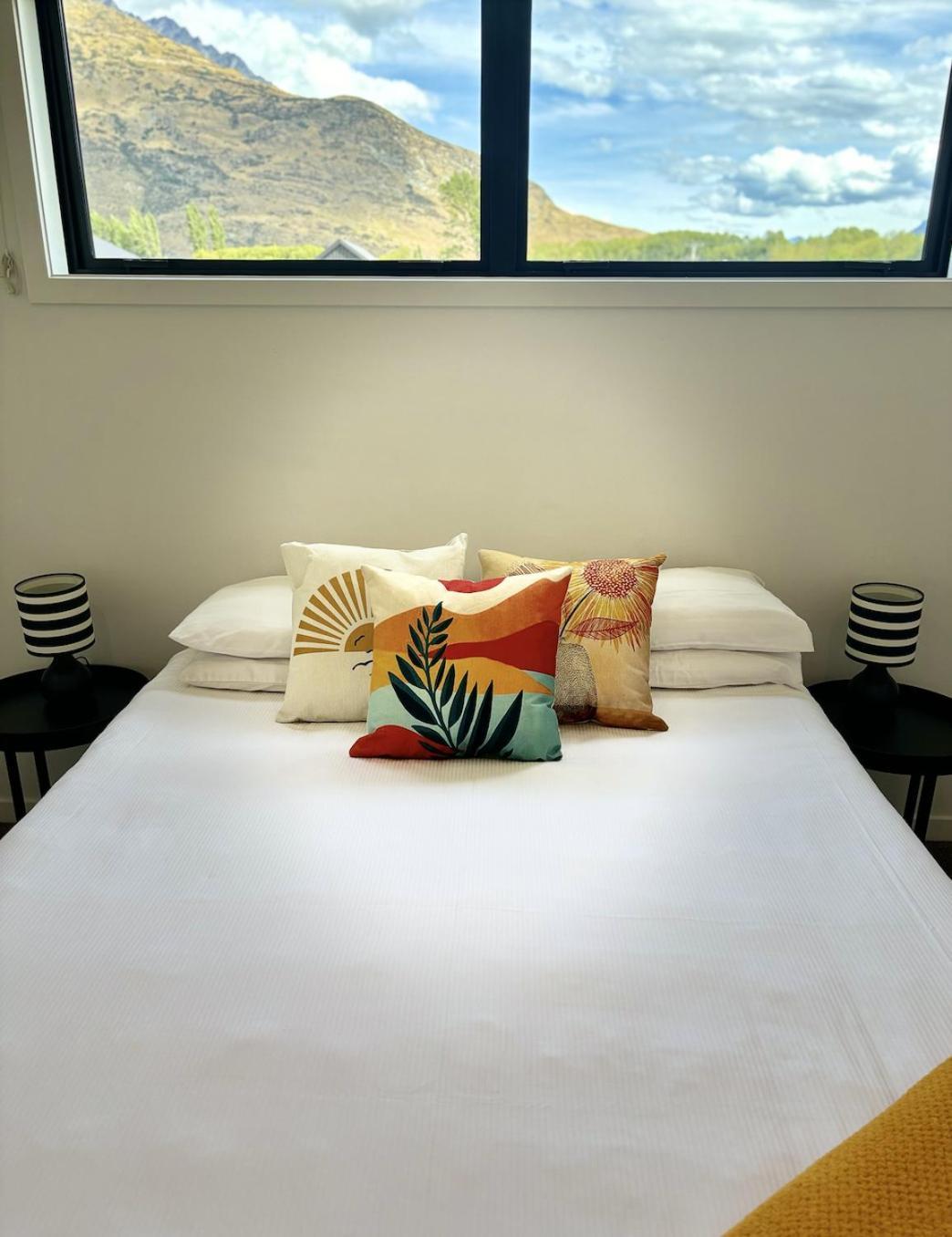 Holiday home Chic Mountain-view 2br In