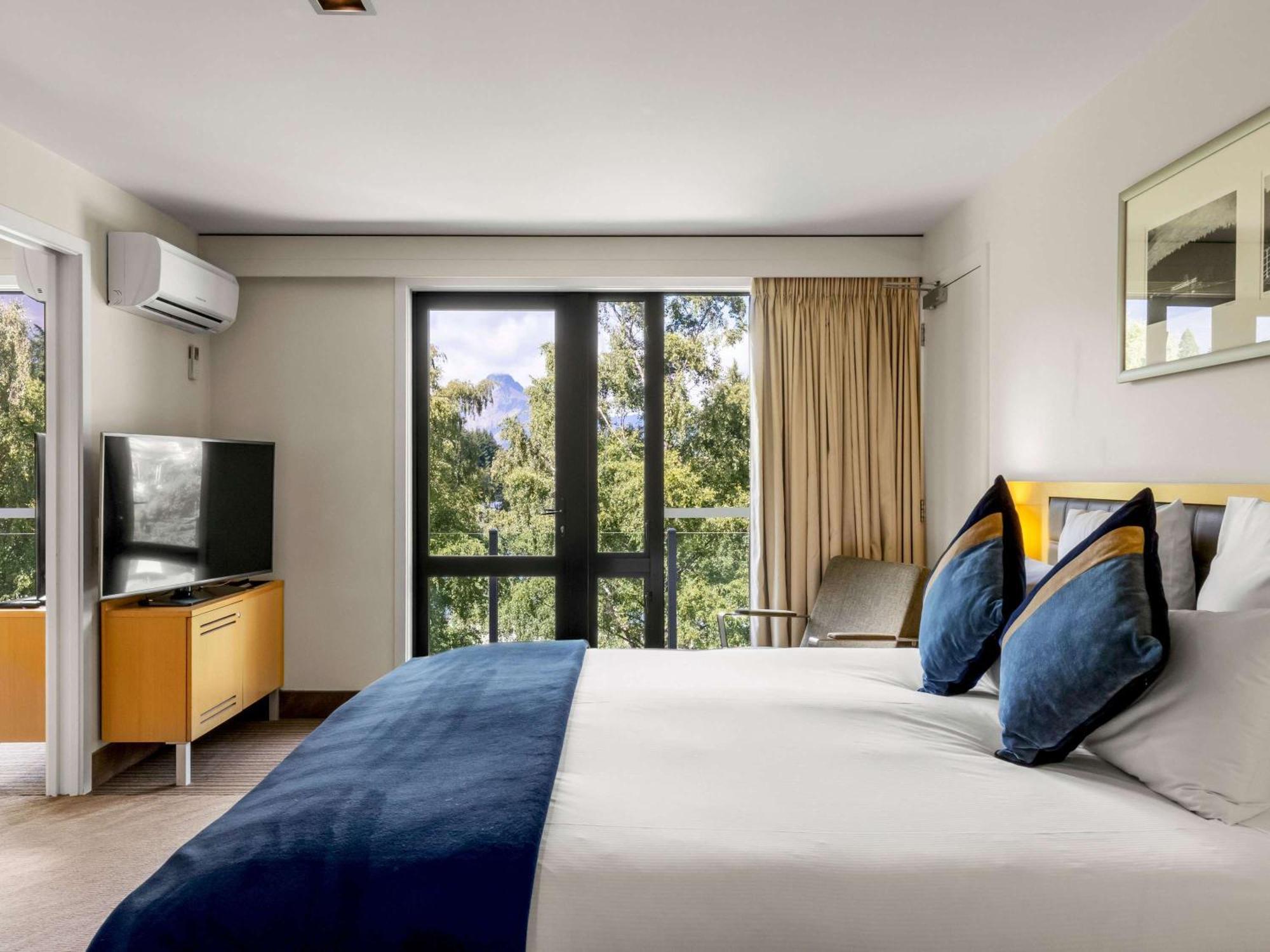 Hotel Novotel Lakeside 4*