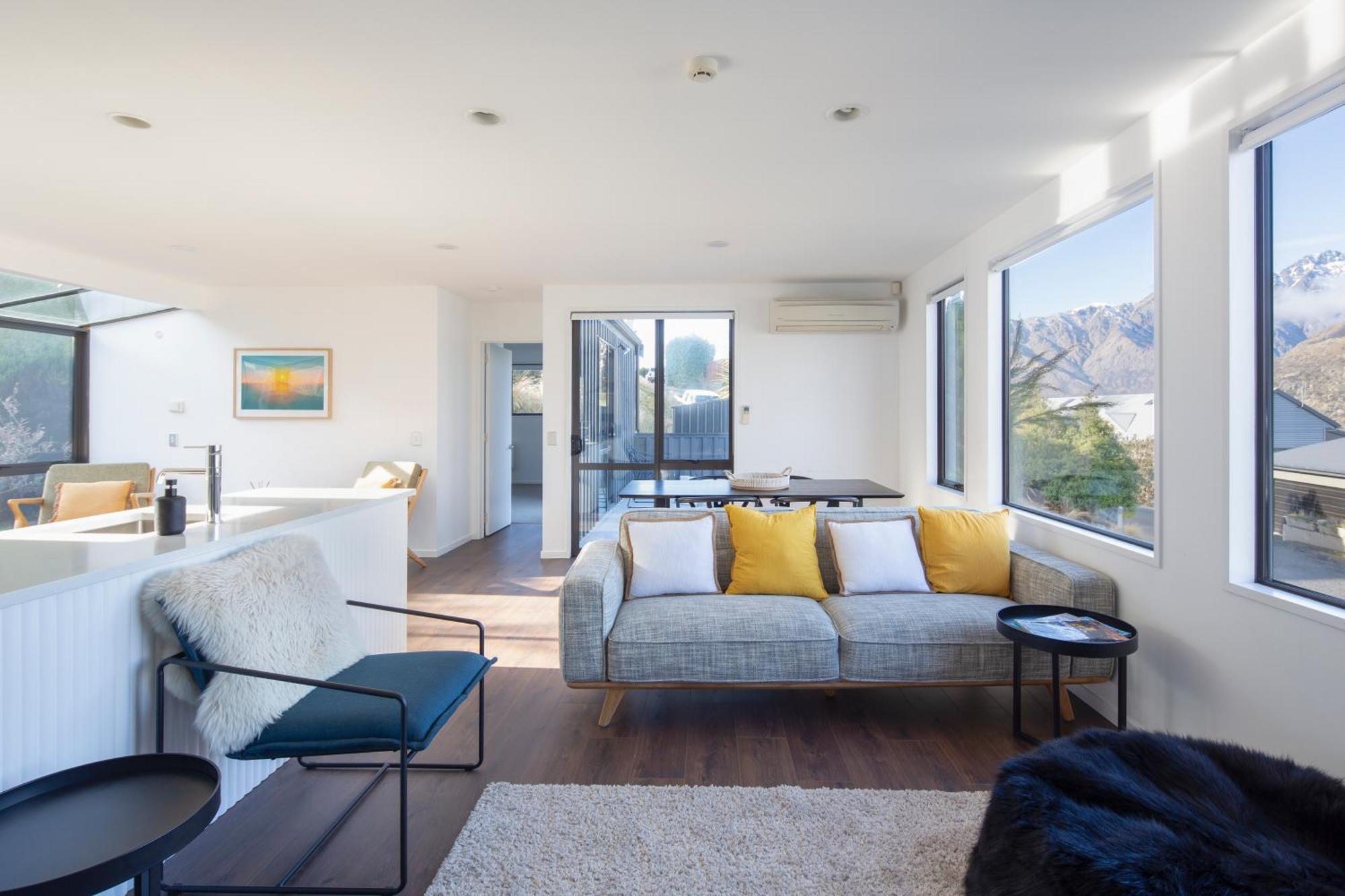 Stoneridge Place, Spacious 3 Bdr Home, Scenic Views Holiday home Queenstown