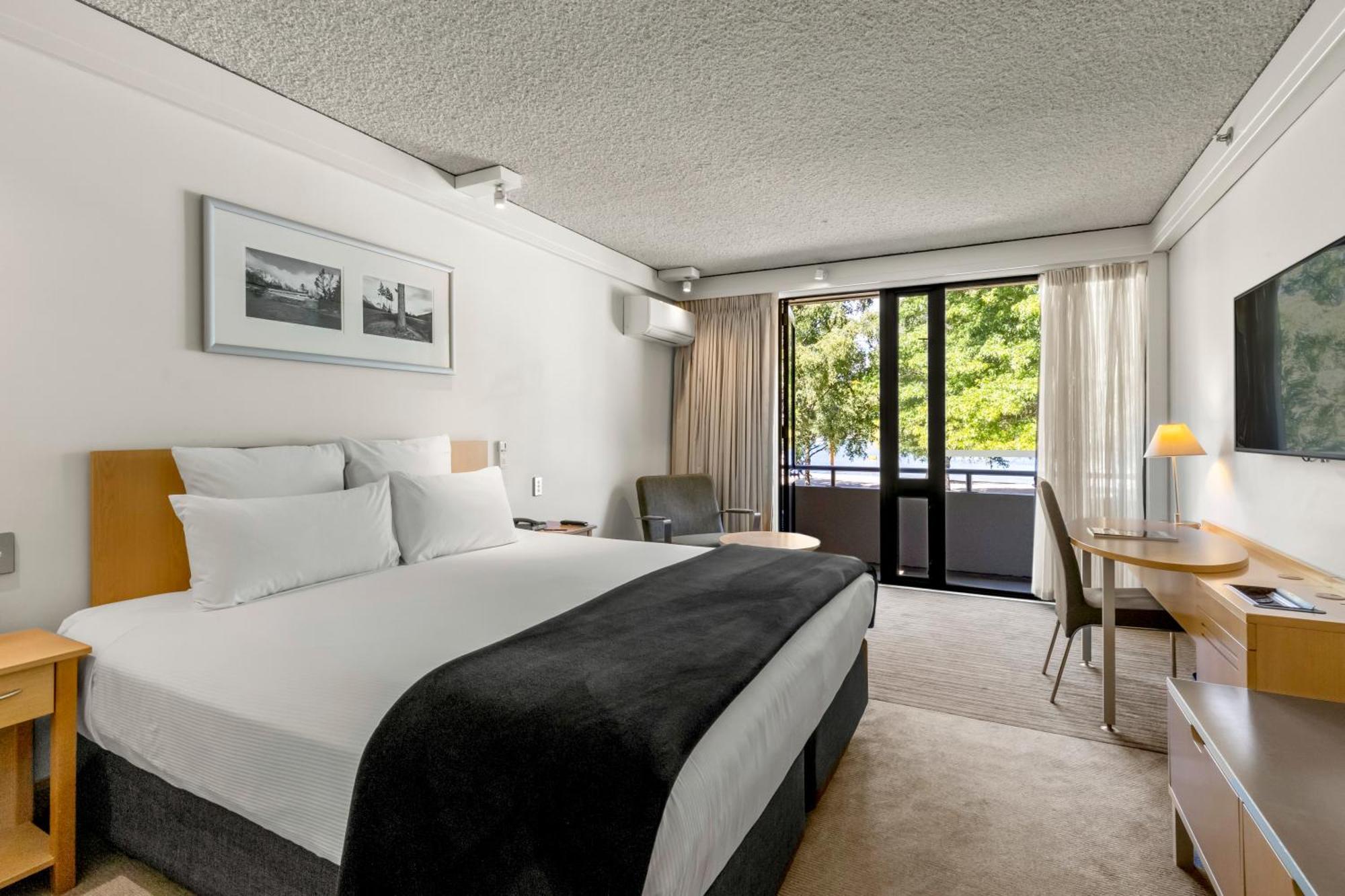 Hotel Novotel Lakeside 4*