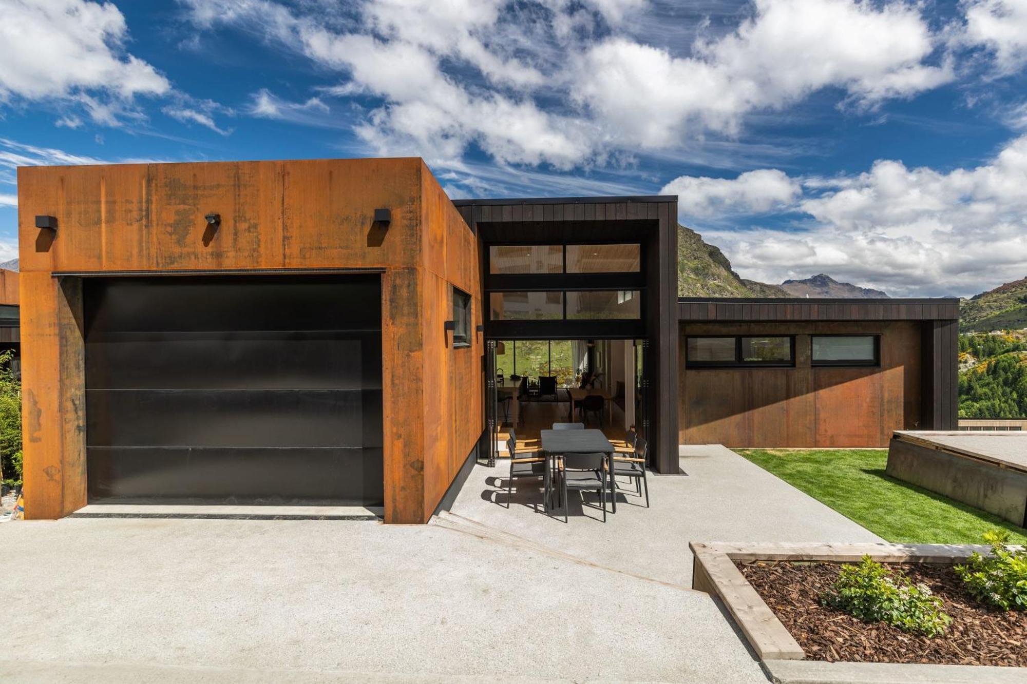 Stunning Mountain Views In Queenstown-hot Tub Holiday home *