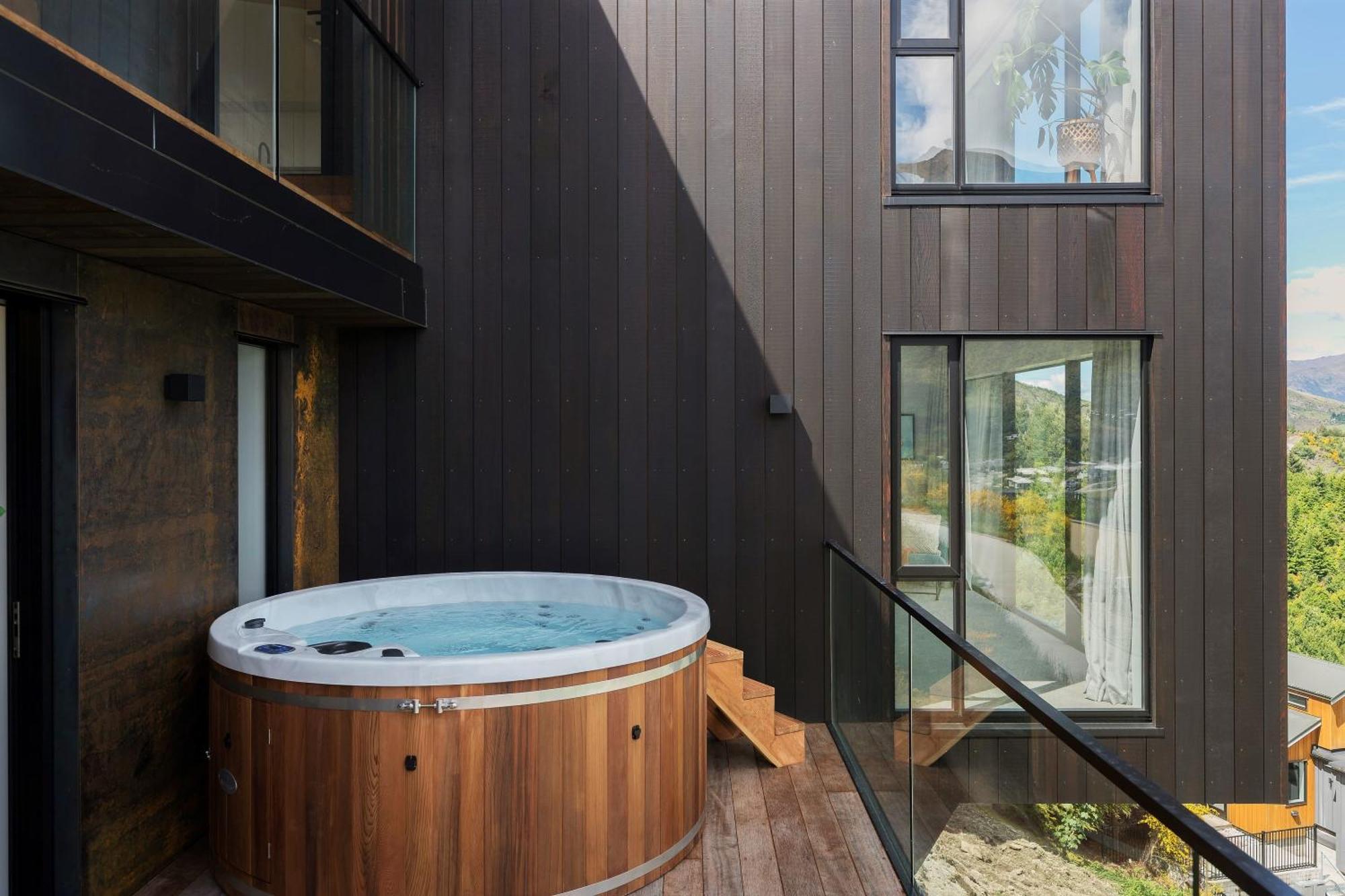 Stunning Mountain Views In Queenstown-hot Tub Holiday home Queenstown