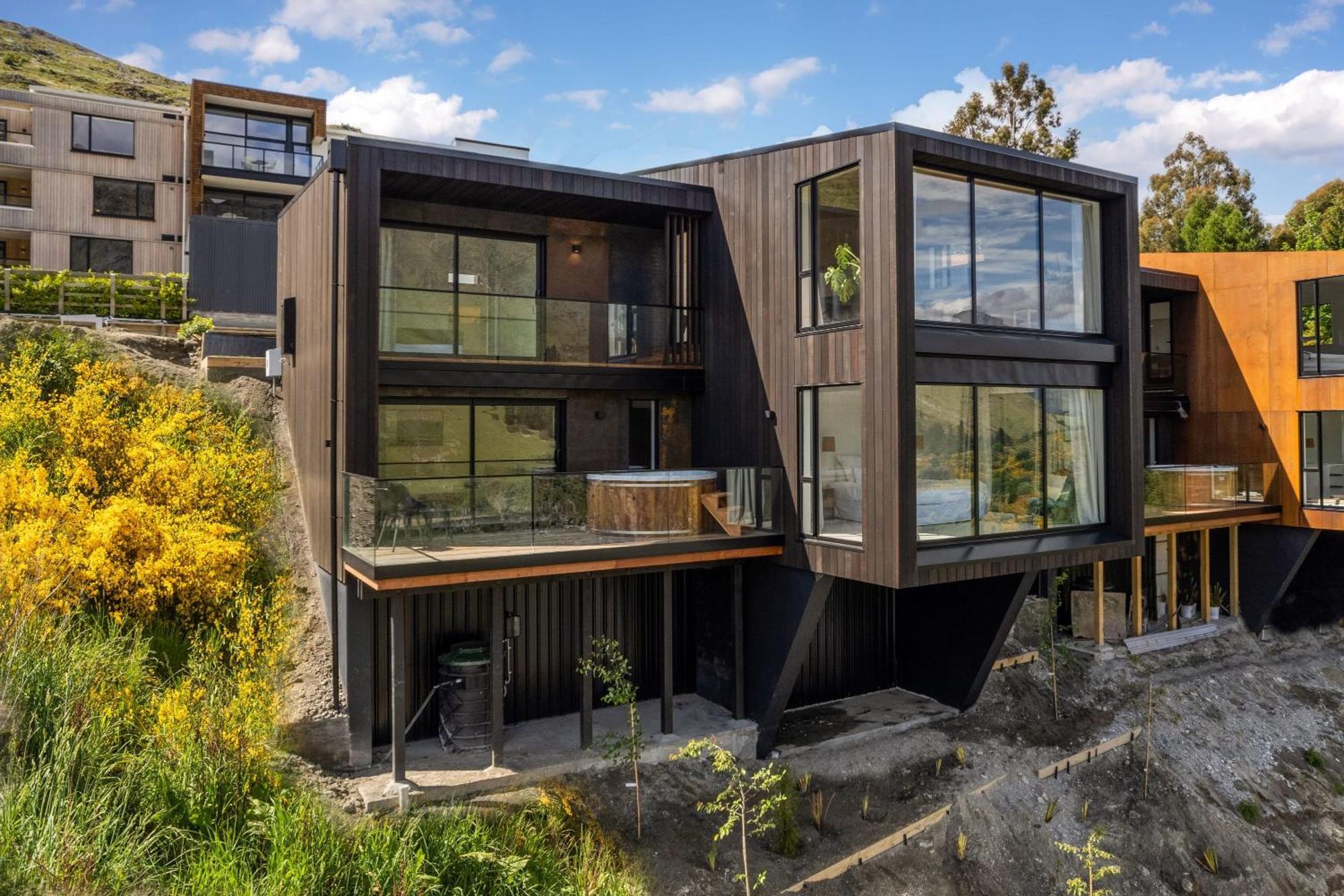 Stunning Mountain Views In Queenstown-hot Tub Holiday home Queenstown