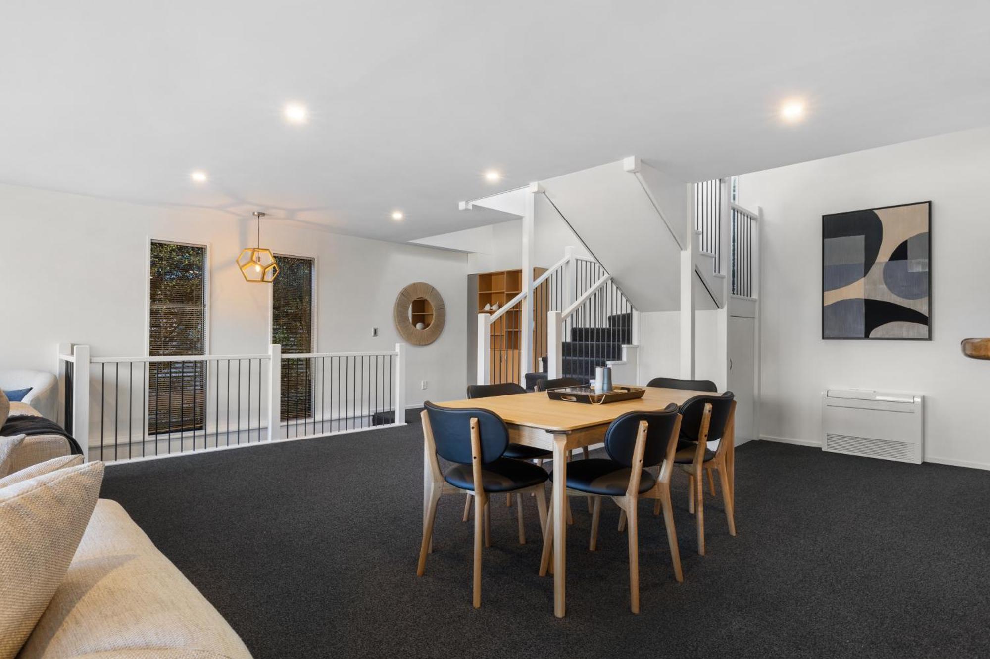 Panorama Views - With 2 Car Garage * Queenstown