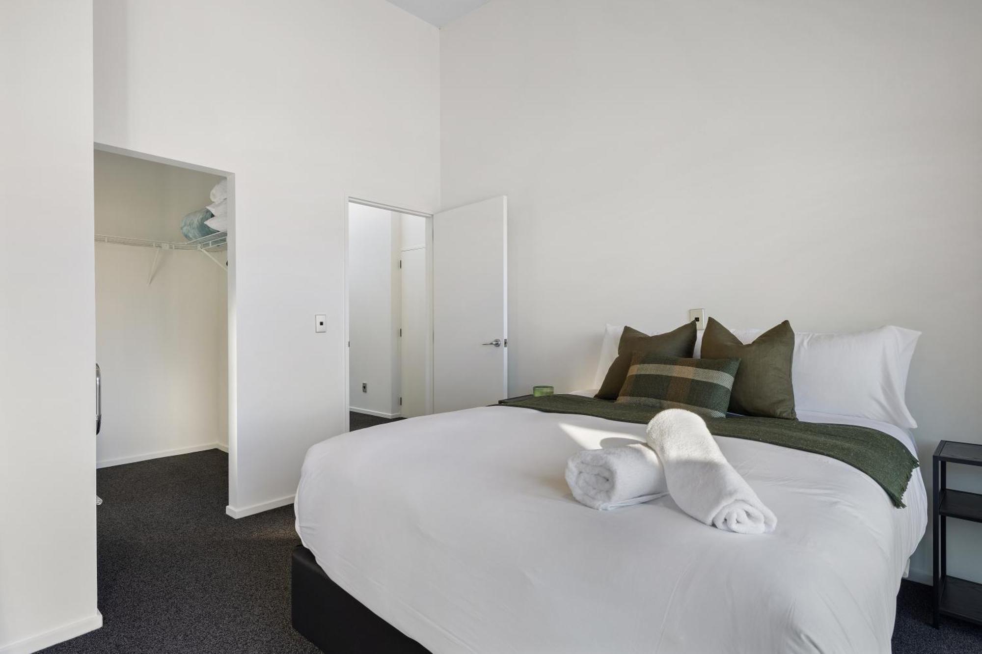 Panorama Views - With 2 Car Garage * Queenstown