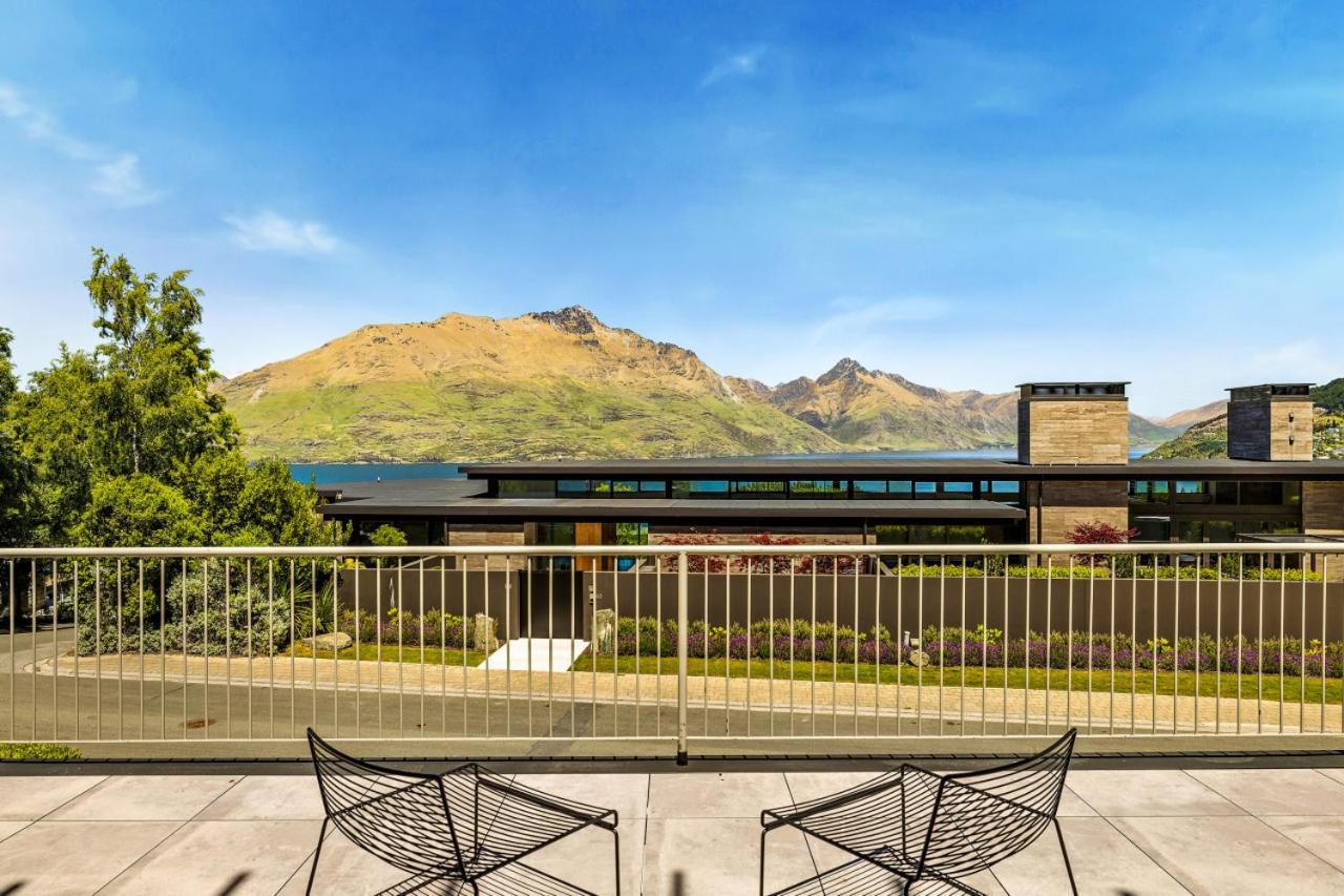 Panorama Views - With 2 Car Garage Holiday home Queenstown