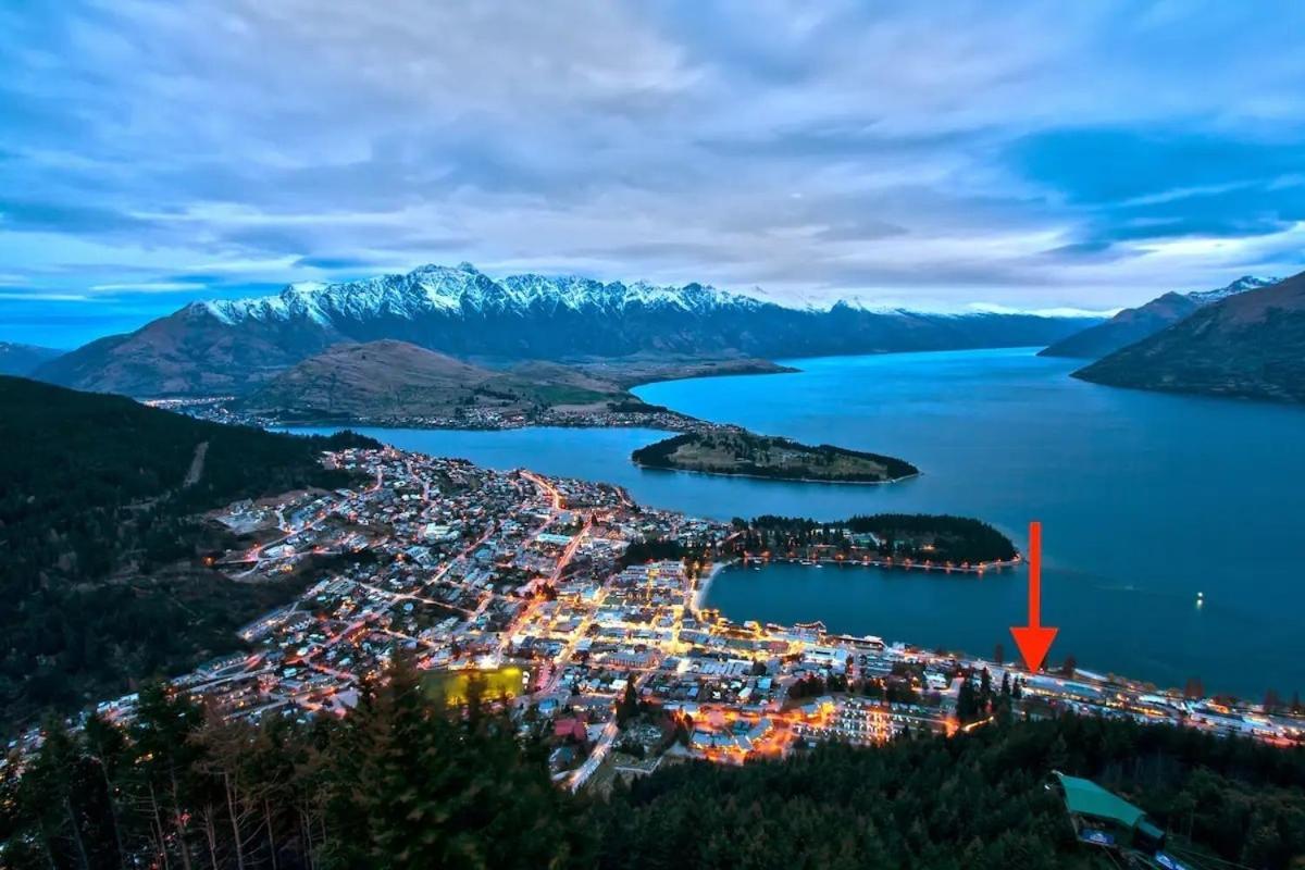 Modern Spacious Town Center Unit With View * Queenstown