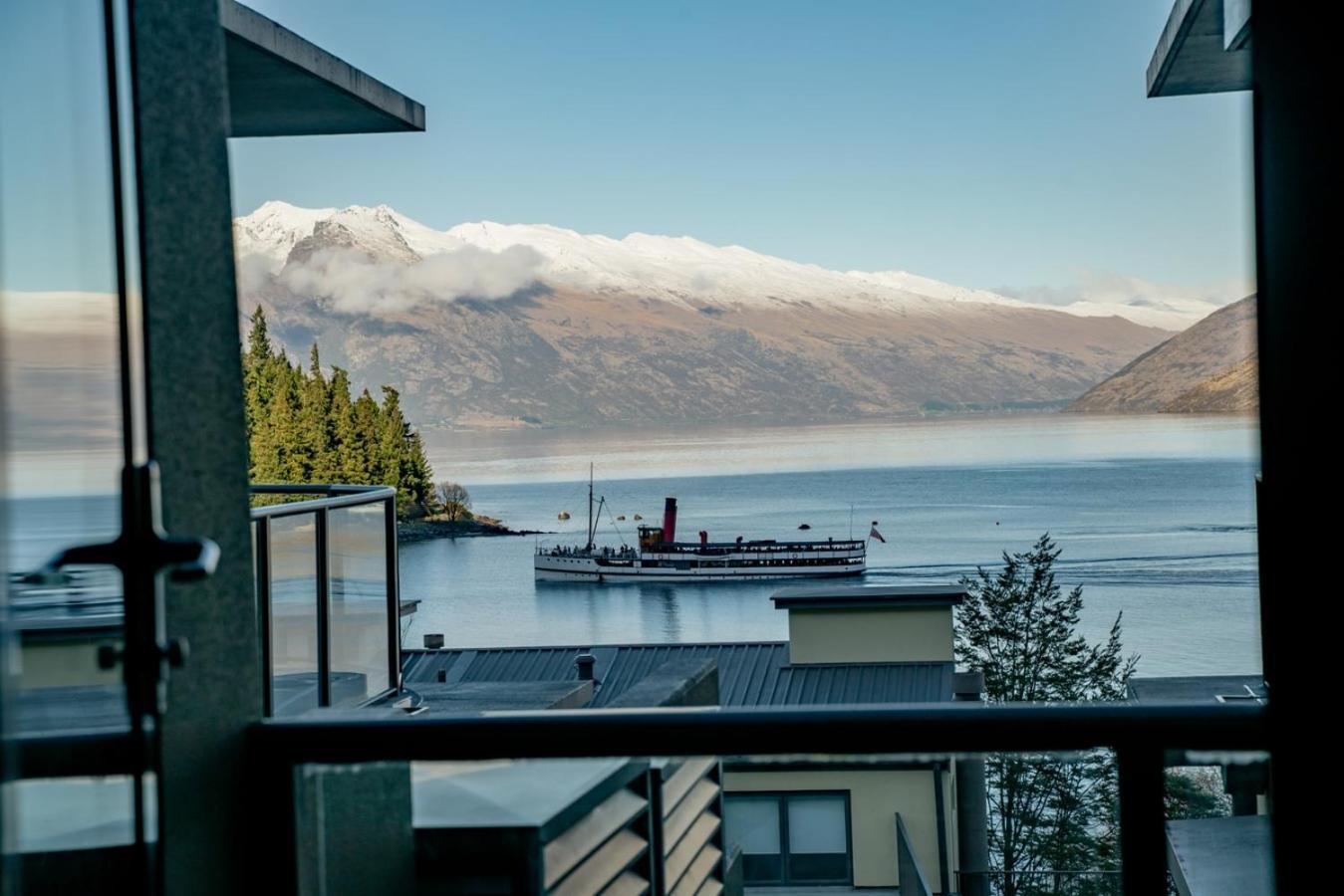 Modern Spacious Town Center Unit With View Apartment Queenstown
