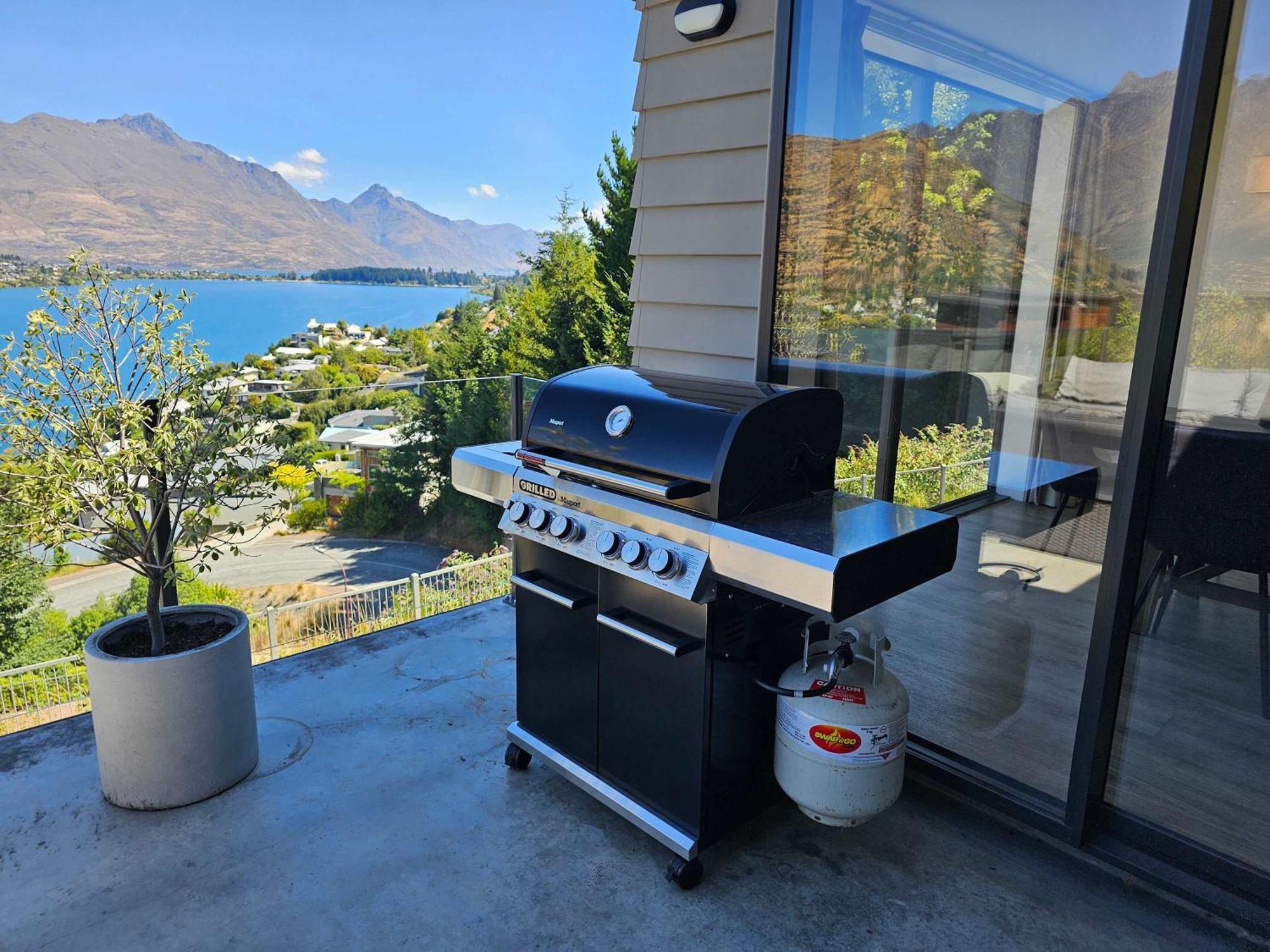 Stunning Views - Townhouse Holiday home *