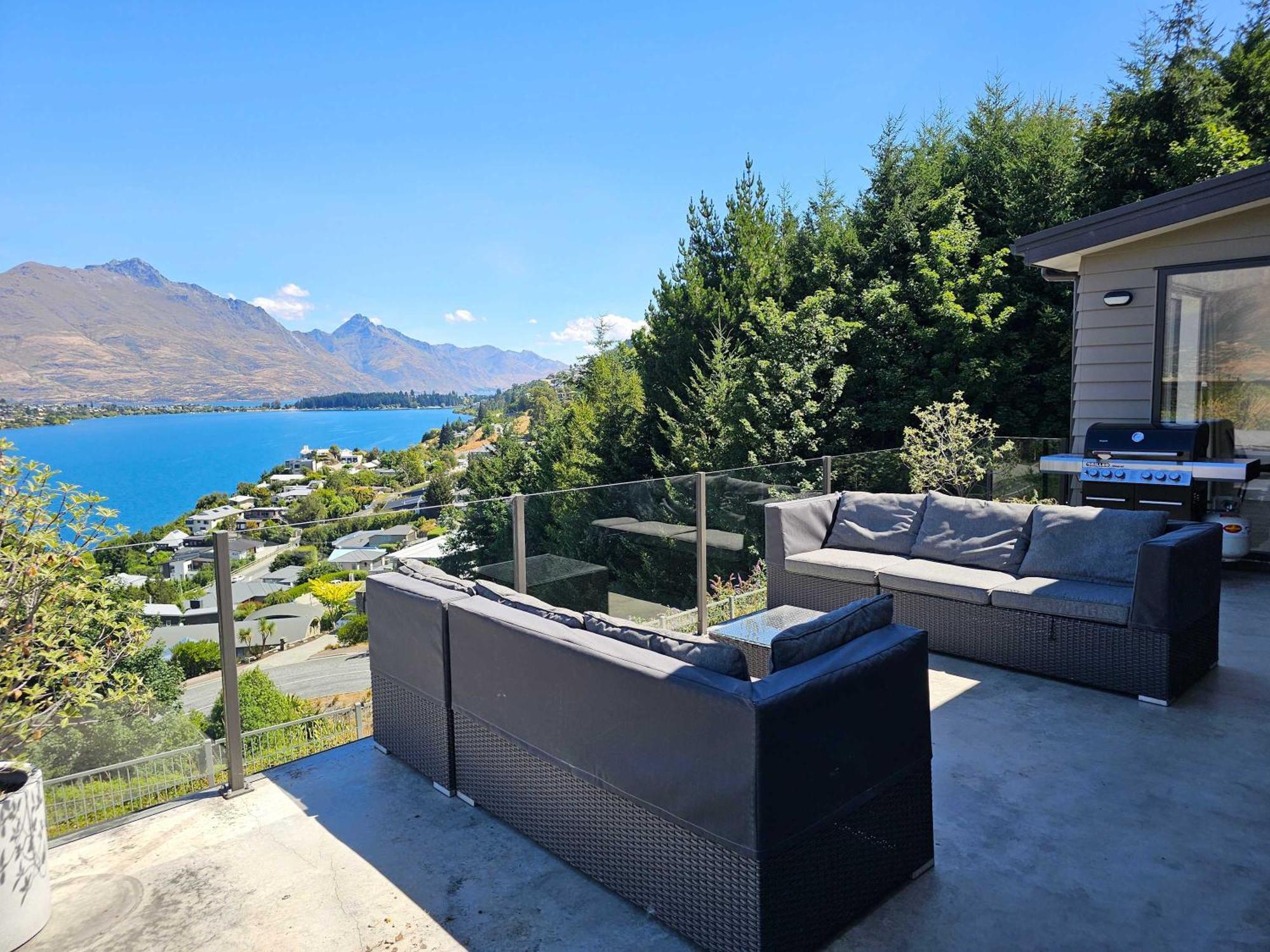 Stunning Views - Townhouse Holiday home Queenstown