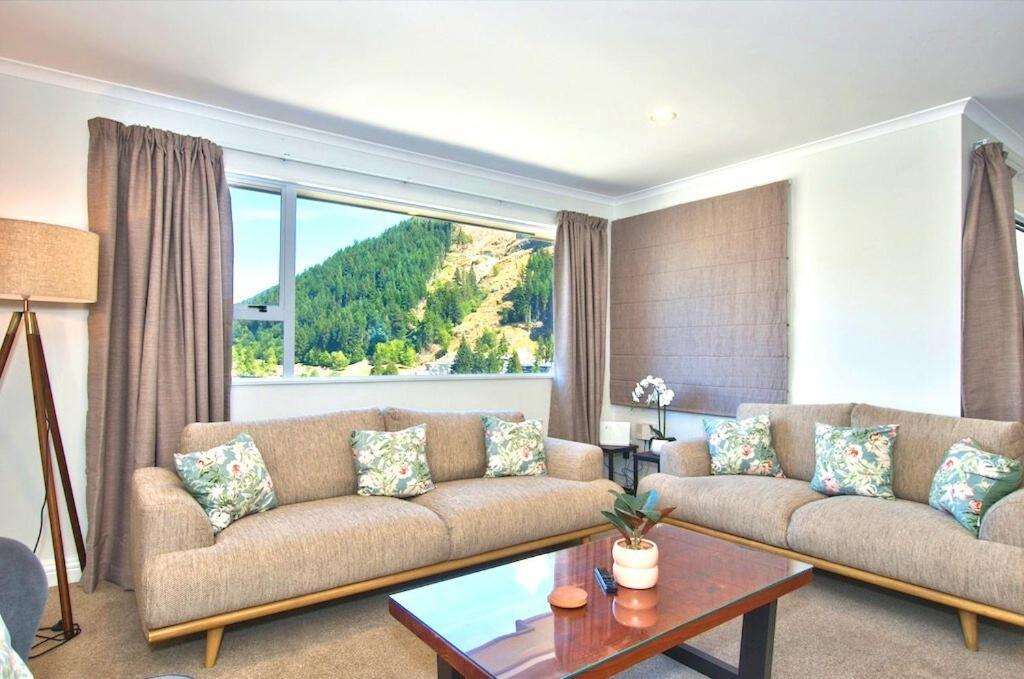Panoramic Views! Luxurious Townhouse In The Absolute Centre Of Holiday home