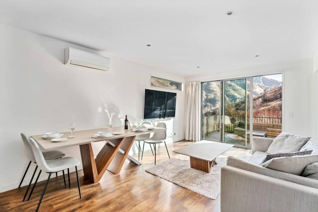Shotover River 2 Bedrooms Luxury Holiday home Queenstown