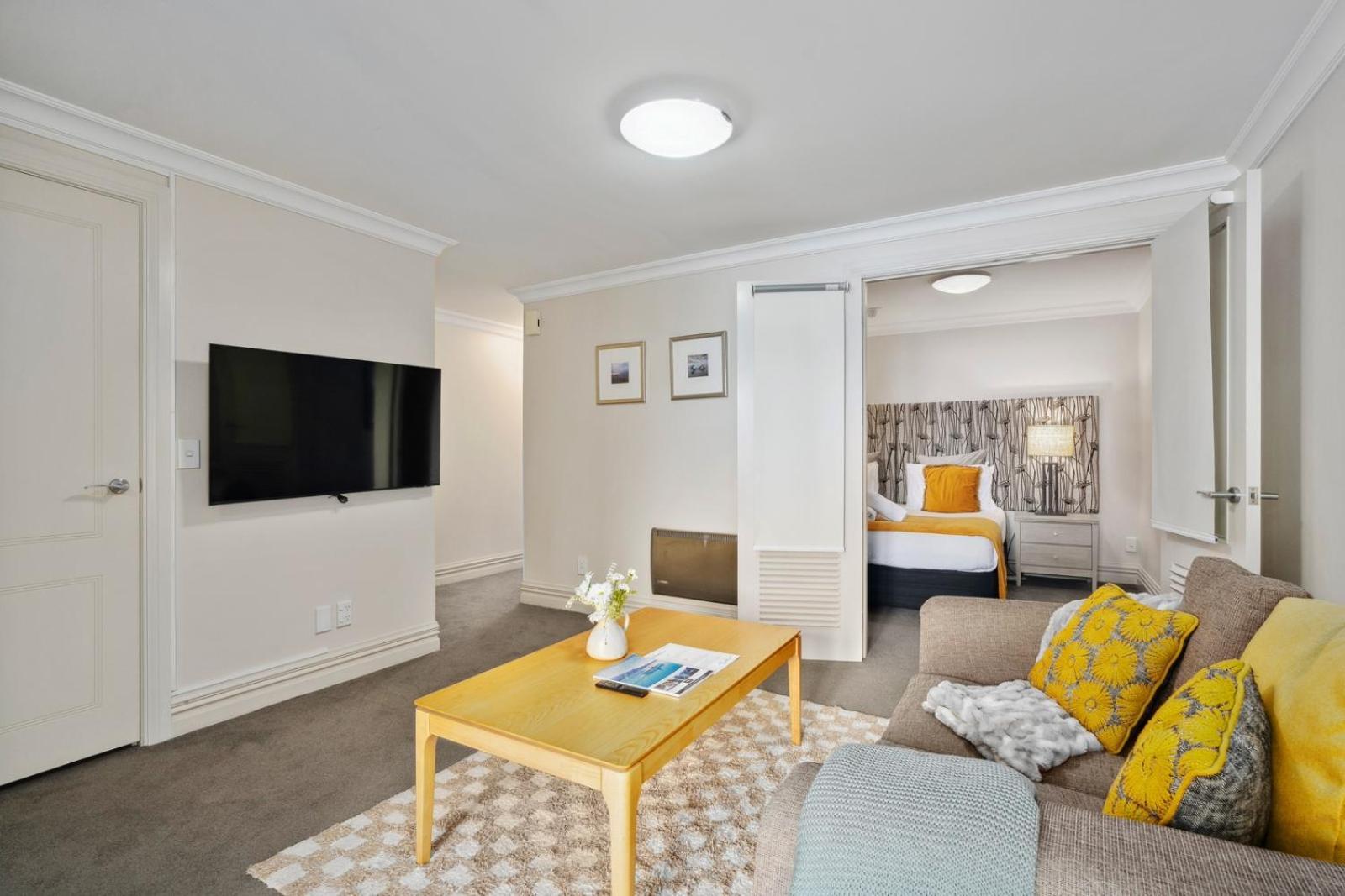 Modern Spacious Town Center Unit With View *