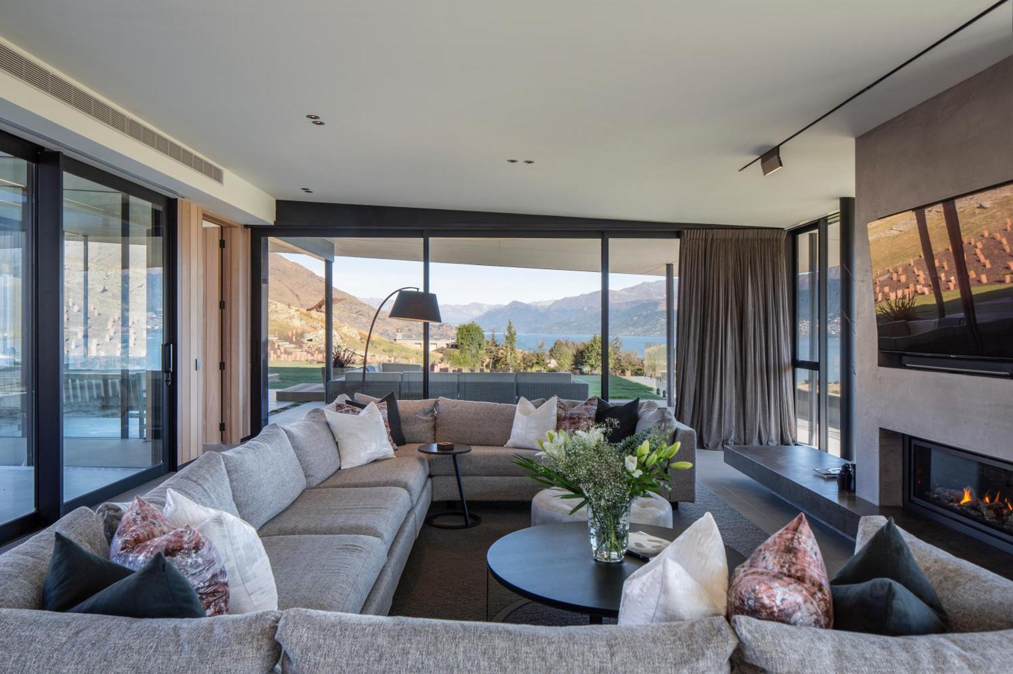 Falconridge Jacks Point By Sotheby's Luxury Homes Villa *