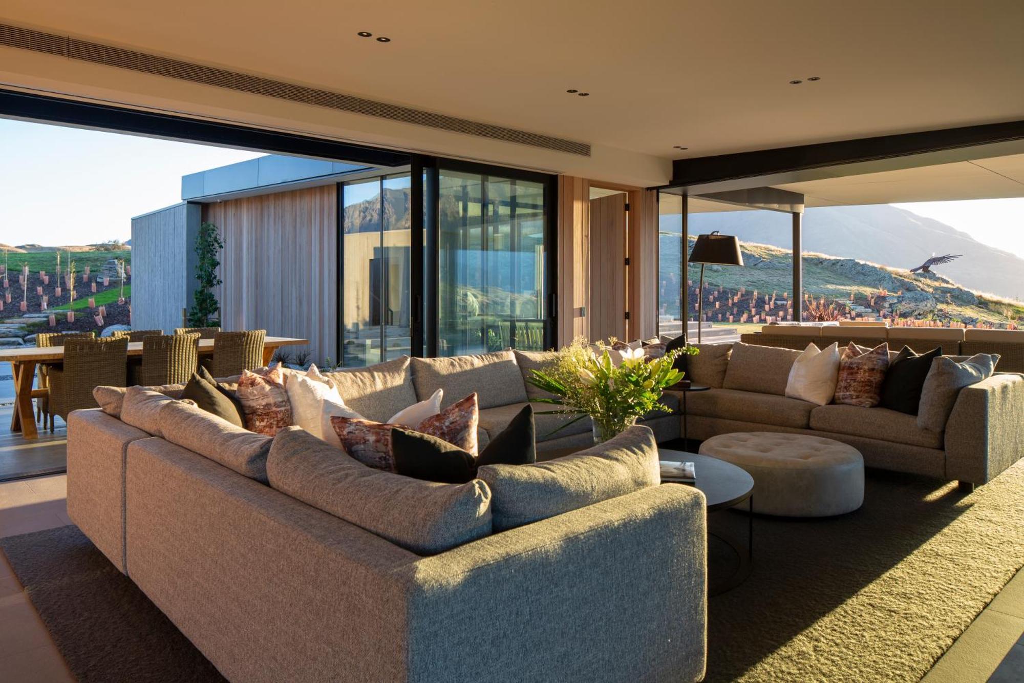Villa Falconridge Jacks Point By Sotheby's Luxury Homes *