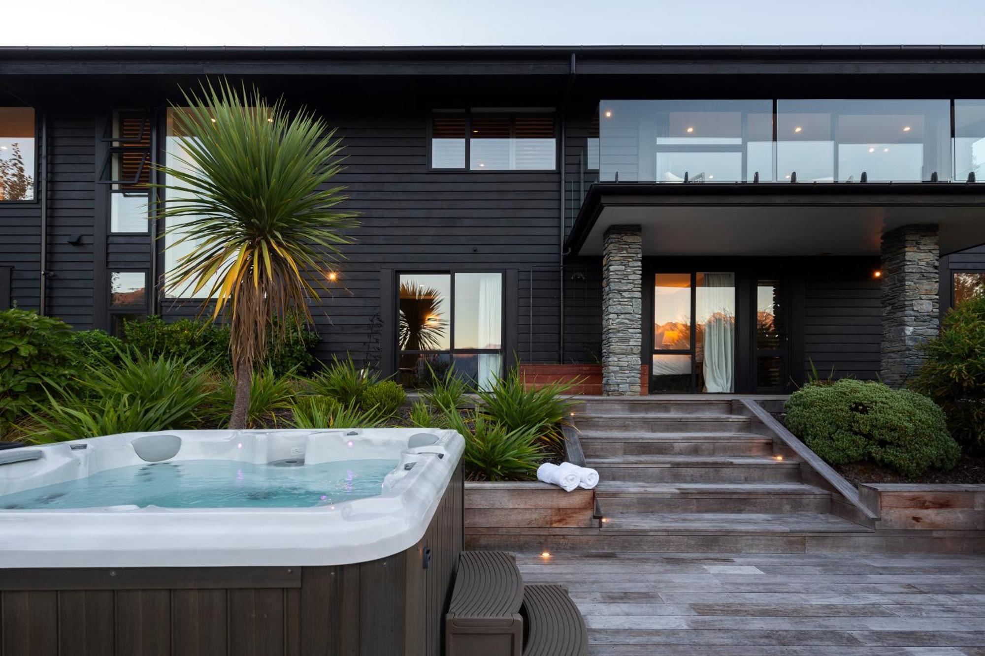 11 Aspen Grove - Stunning Views And Pool Queenstown