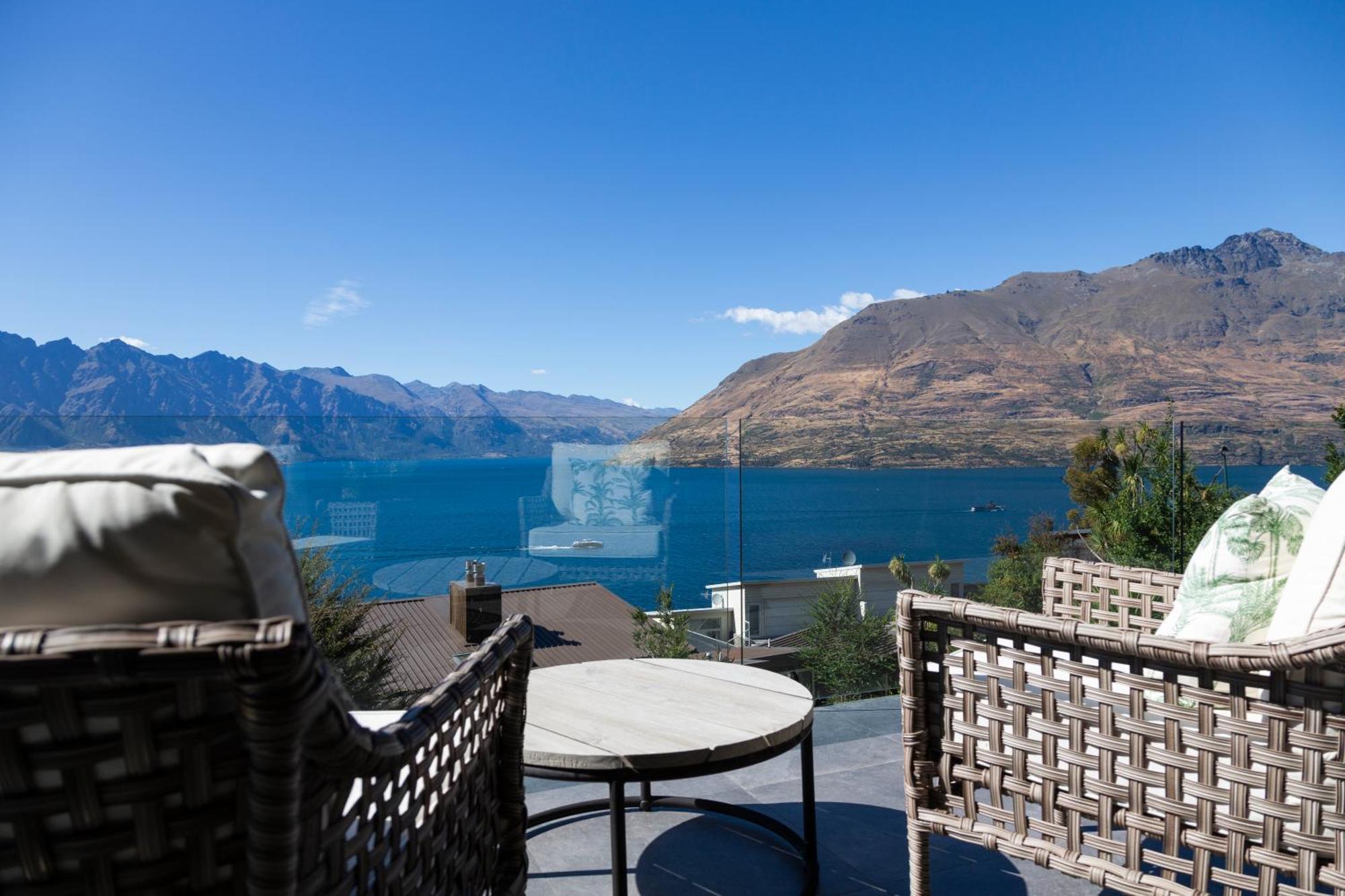 11 Aspen Grove - Stunning Views And Pool Villa