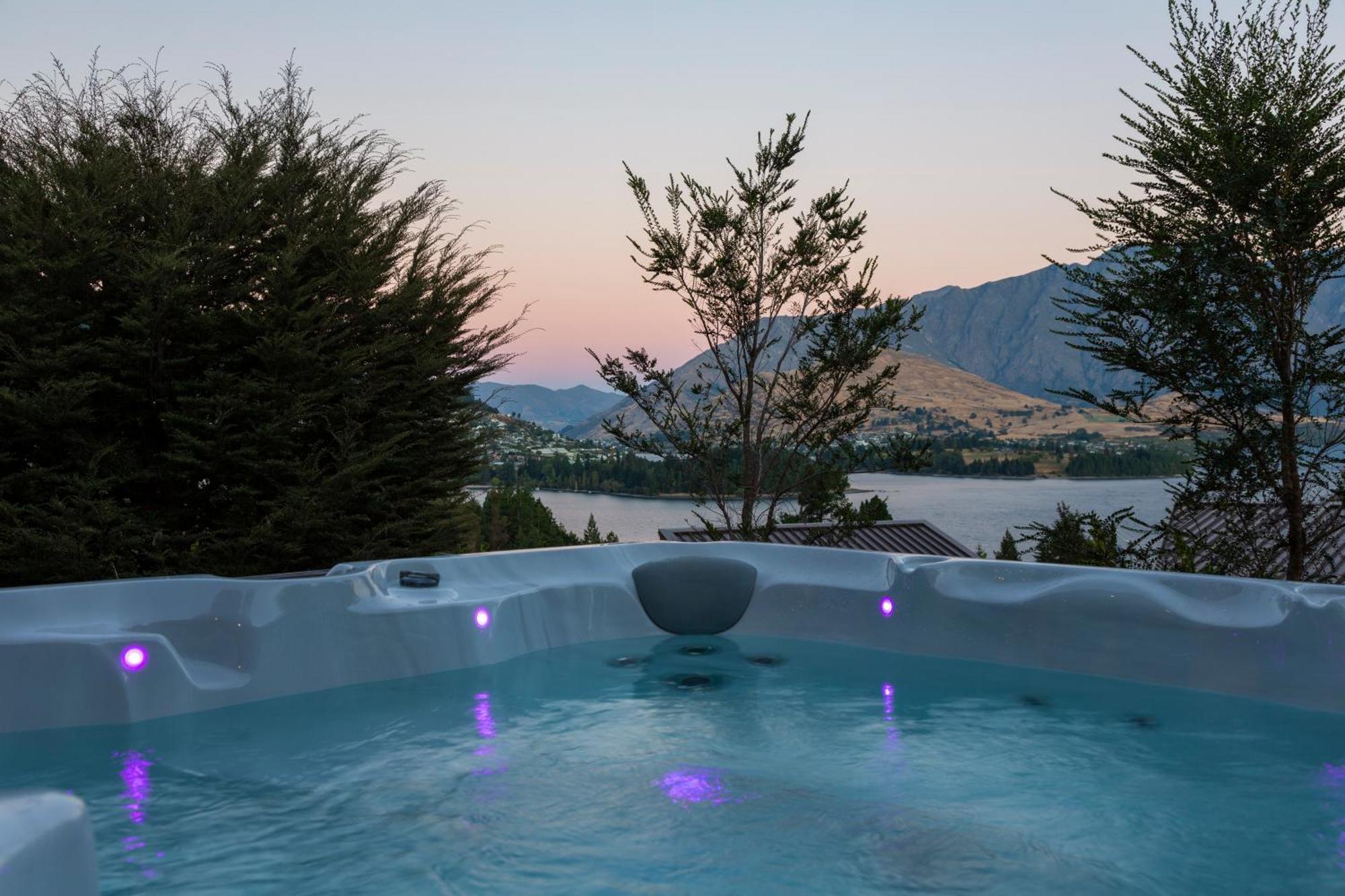 Villa 11 Aspen Grove - Stunning Views And Pool Queenstown