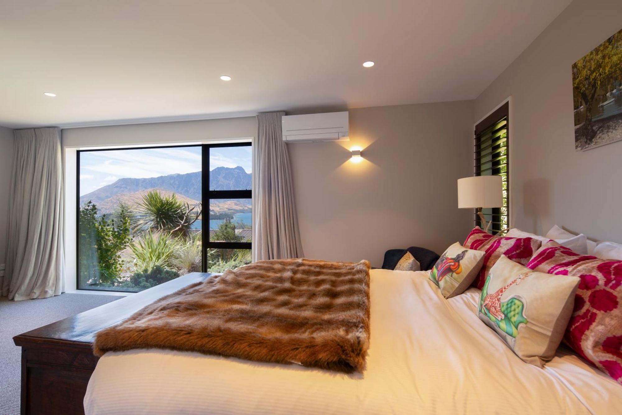 11 Aspen Grove - Stunning Views And Pool Queenstown