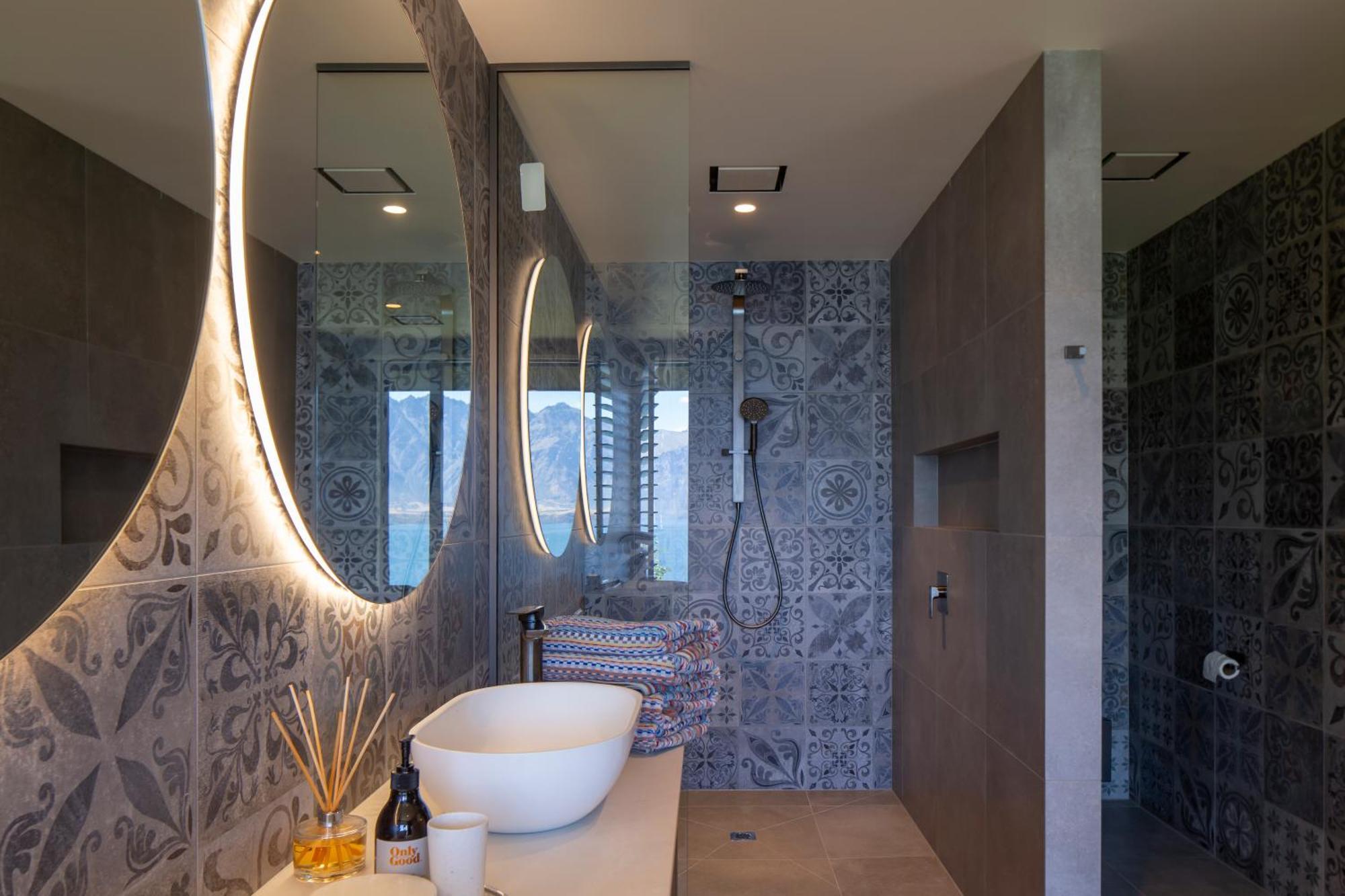 11 Aspen Grove - Stunning Views And Pool Queenstown