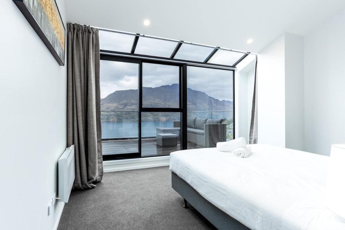 Holiday home Lakeview Escape Fernhill Retreat *