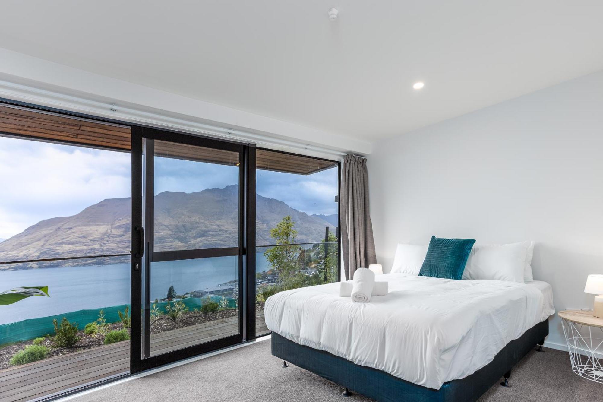 Lakeview Escape Fernhill Retreat Holiday home Queenstown