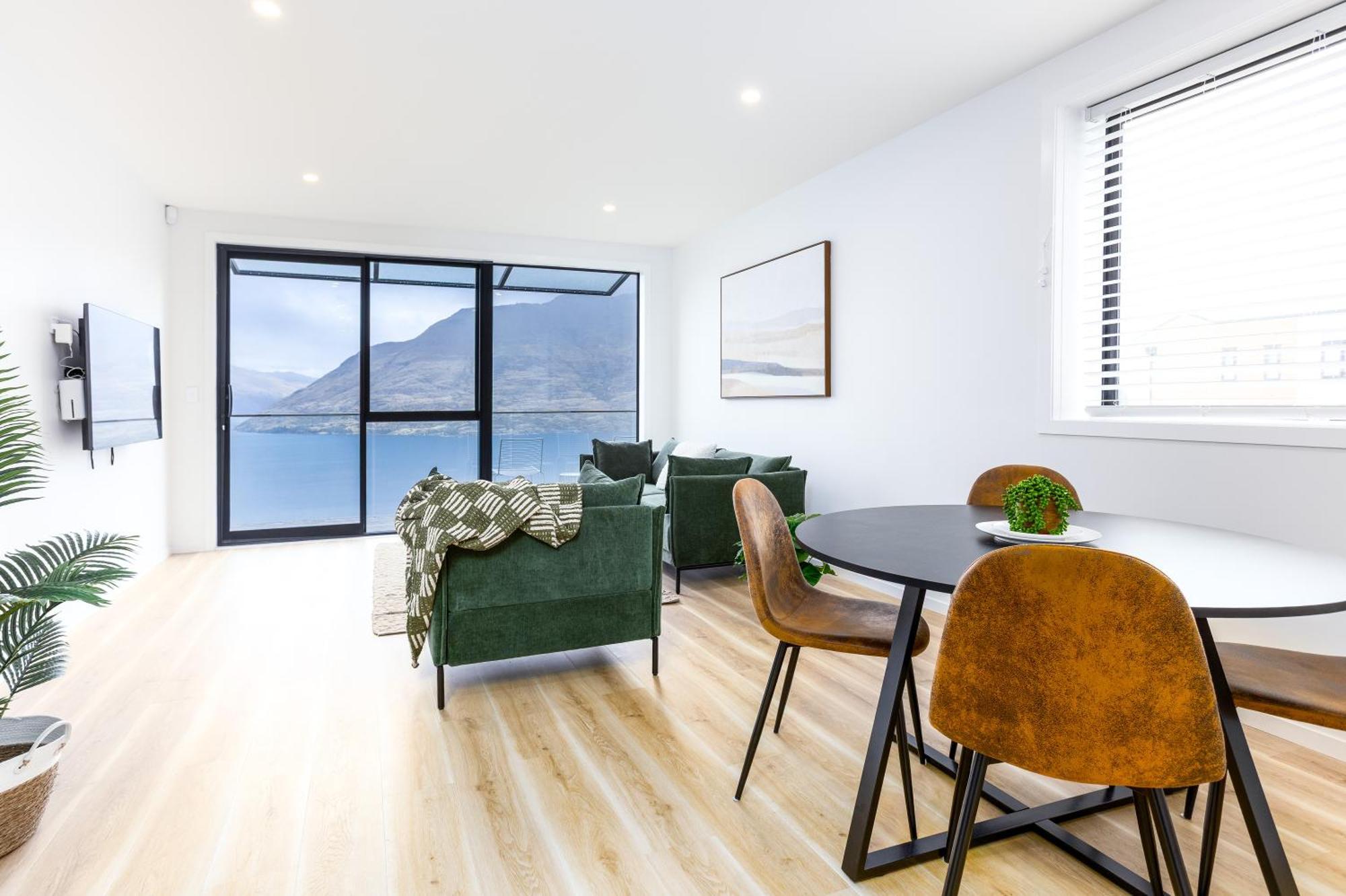 Holiday home Lakeview Escape Fernhill Retreat *