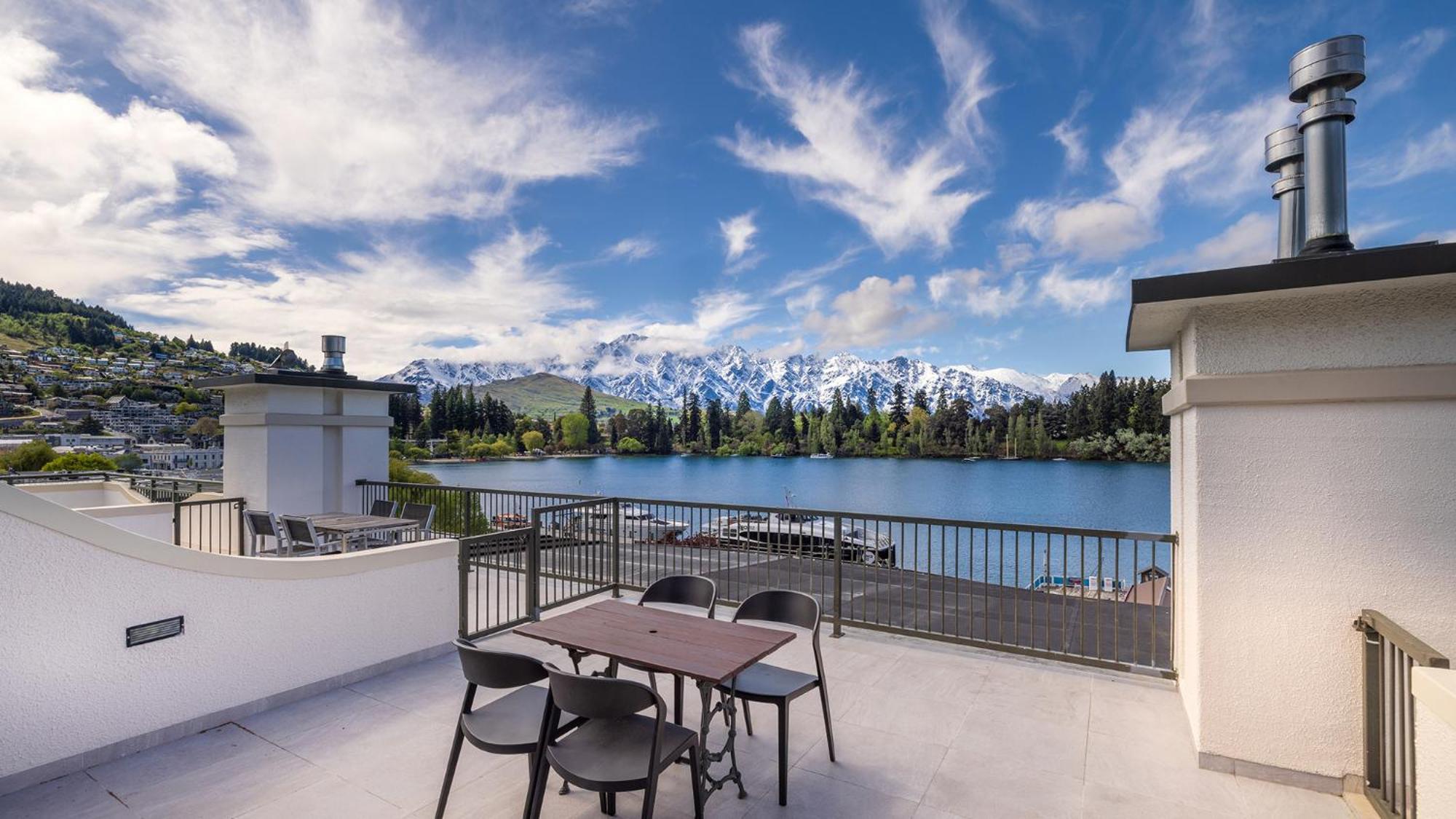 The Waterfront Aparthotel 4*