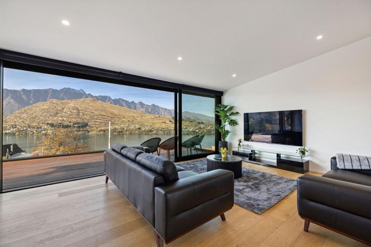 Lakevista Retreat - Hot Tub - Pool Apartment Queenstown