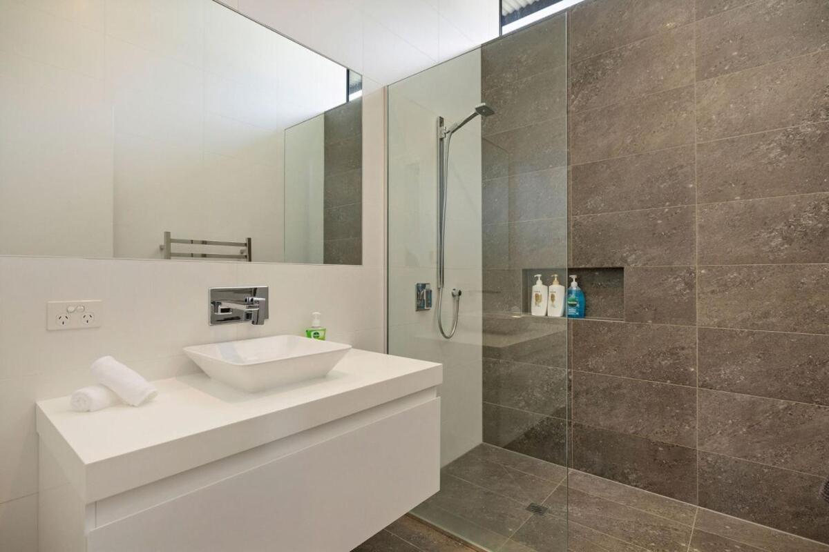 Lakevista Retreat - Hot Tub - Pool Apartment