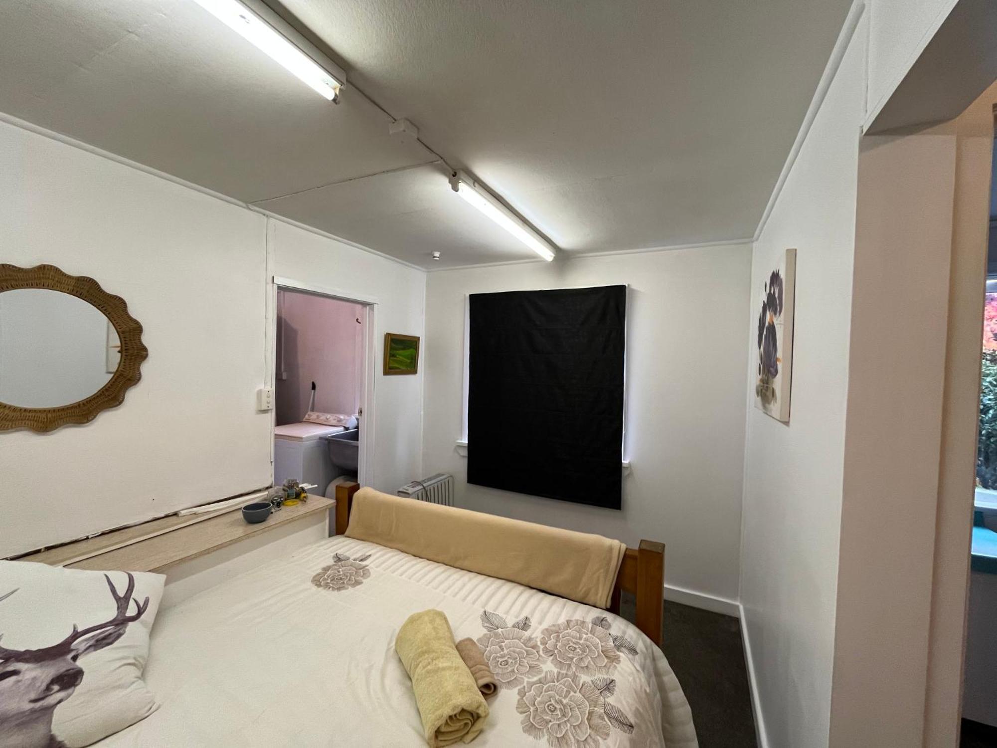 Retro Cosy Unit With Views And Patio Walk To Town Apartment