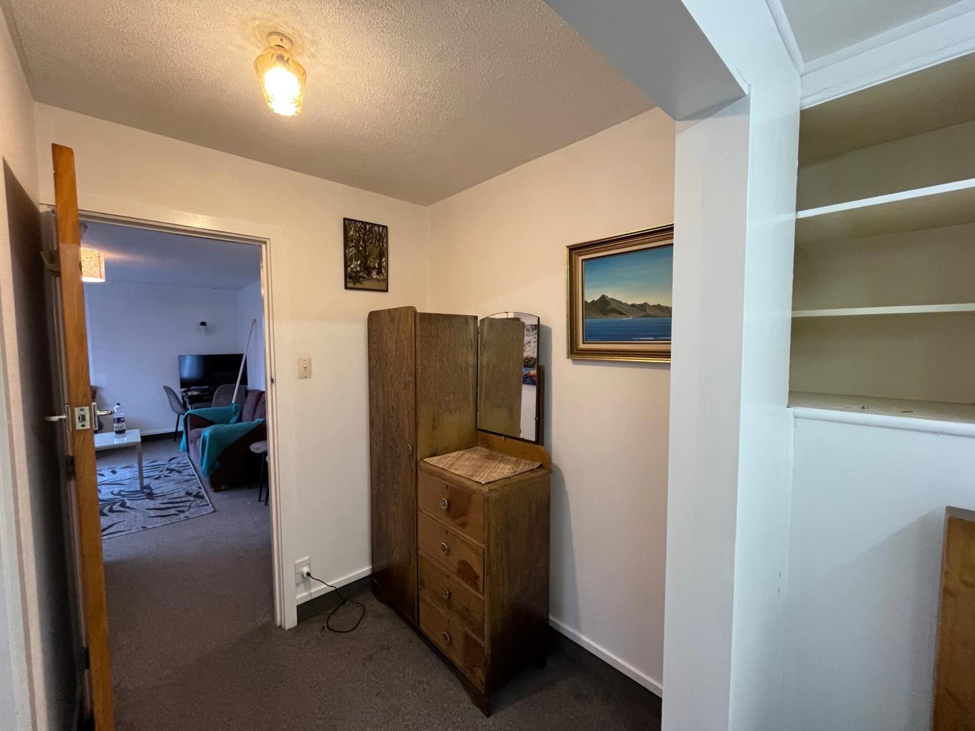 Apartment Retro Cosy Unit With Views And Patio Walk To Town *