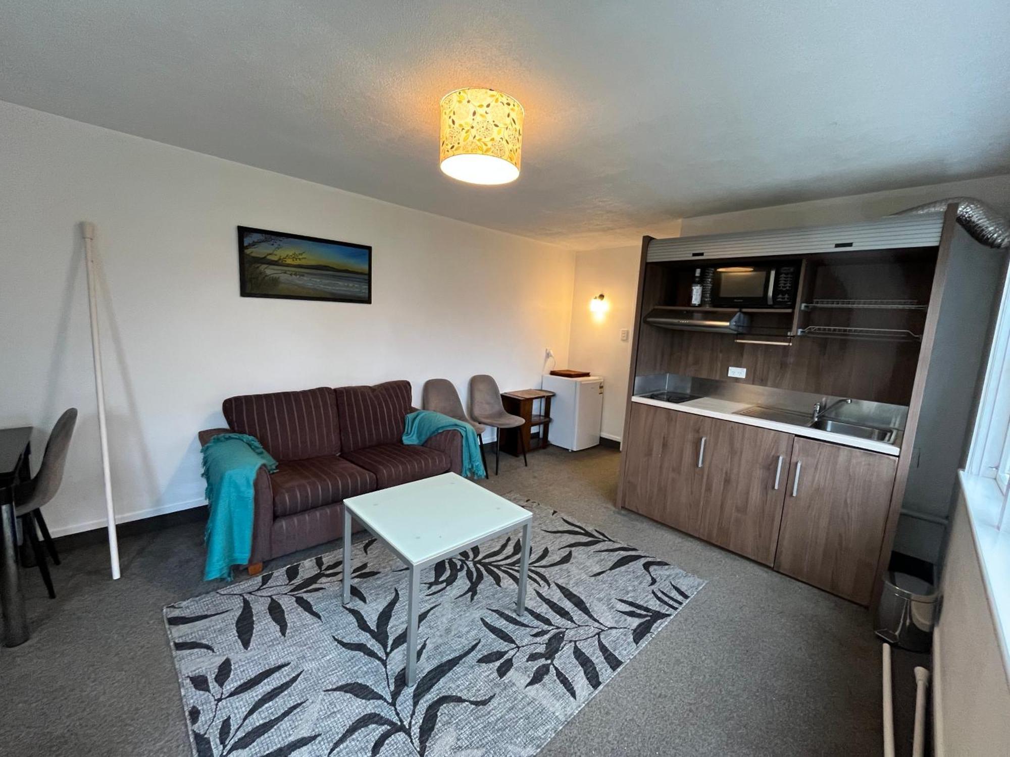 Retro Cosy Unit With Views And Patio Walk To Town Queenstown
