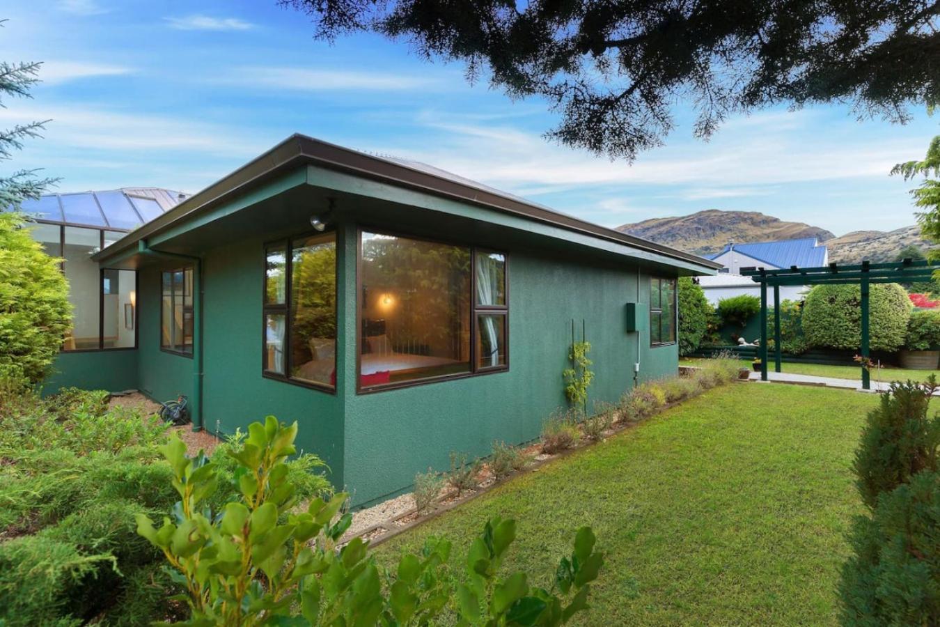 Charming House With Lovely Views * Queenstown