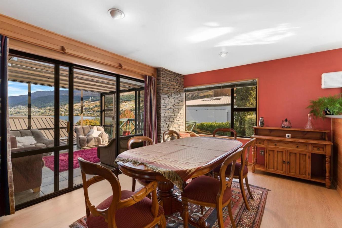 Charming House With Lovely Views Holiday home Queenstown