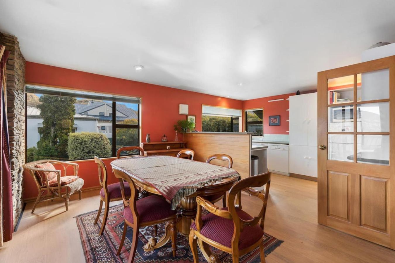 Charming House With Lovely Views * Queenstown