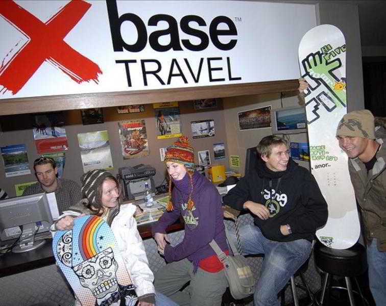 Base Backpackers Hostel *
